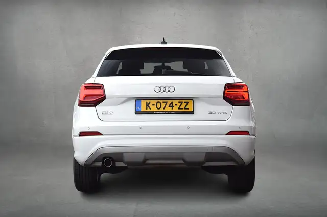 Audi Q2 view 9