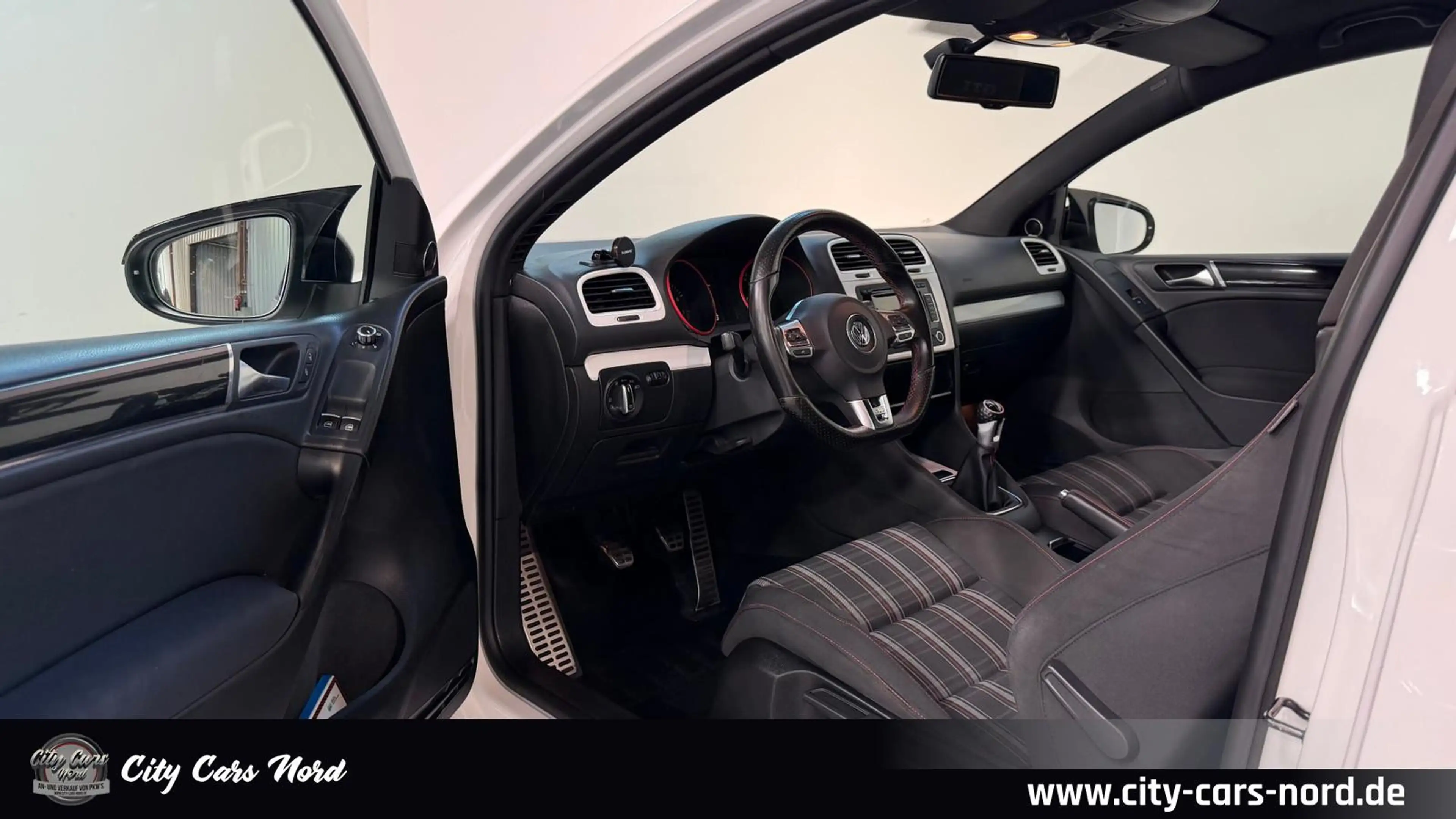 Volkswagen Golf VI GTI DYNAUDIO+SCHIEBEDACH+NAVI+SHZ — photo 11