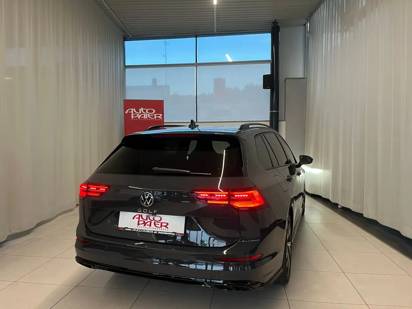 Volkswagen Golf Variant R-Line mHeV DSG Grau - 2