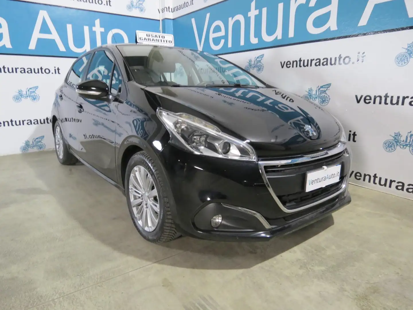 Peugeot 208 1.6 BLUE HDI 75 CV ACTIVE Schwarz - 1
