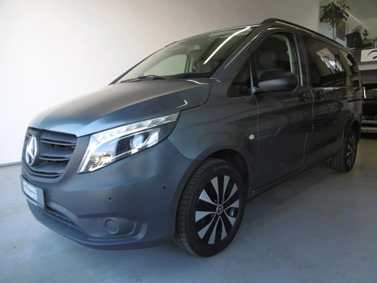 Mercedes-Benz Vito Tourer 119 CDI Pro 4x4 **LED+NAVI+KAMERA** Grau - 1