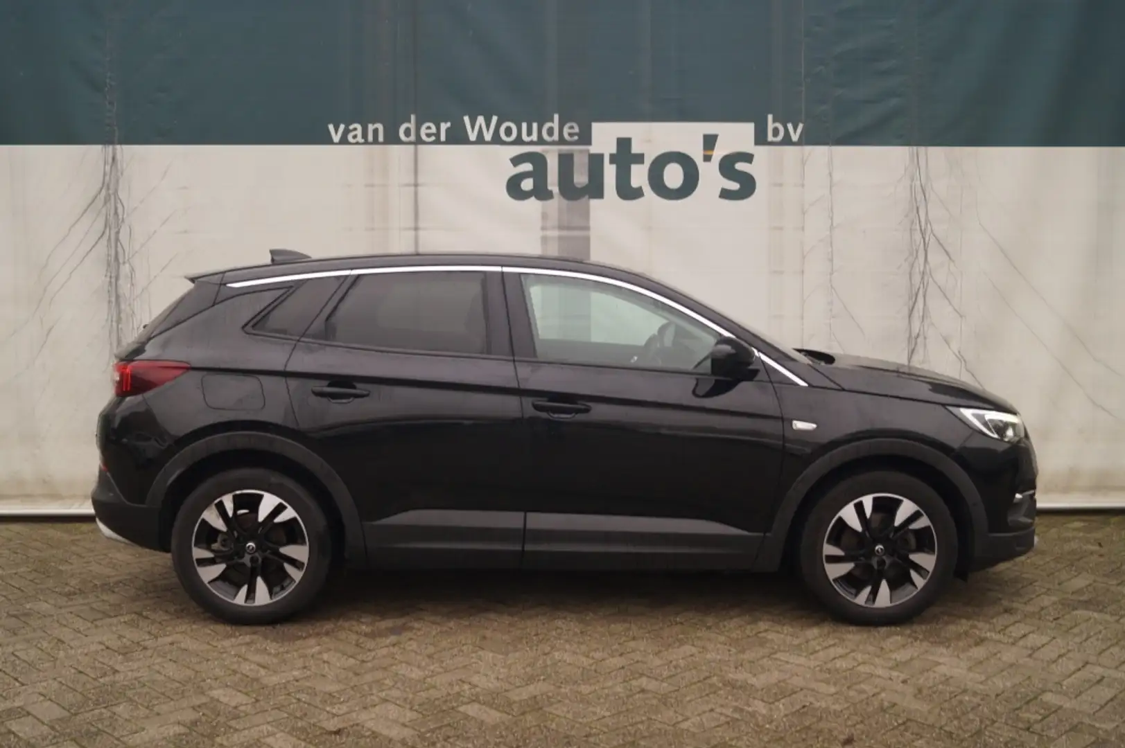 Opel Grandland X 1.2 Turbo 130pk Business Executive -NAVI-ECC-PDC- Schwarz - 2
