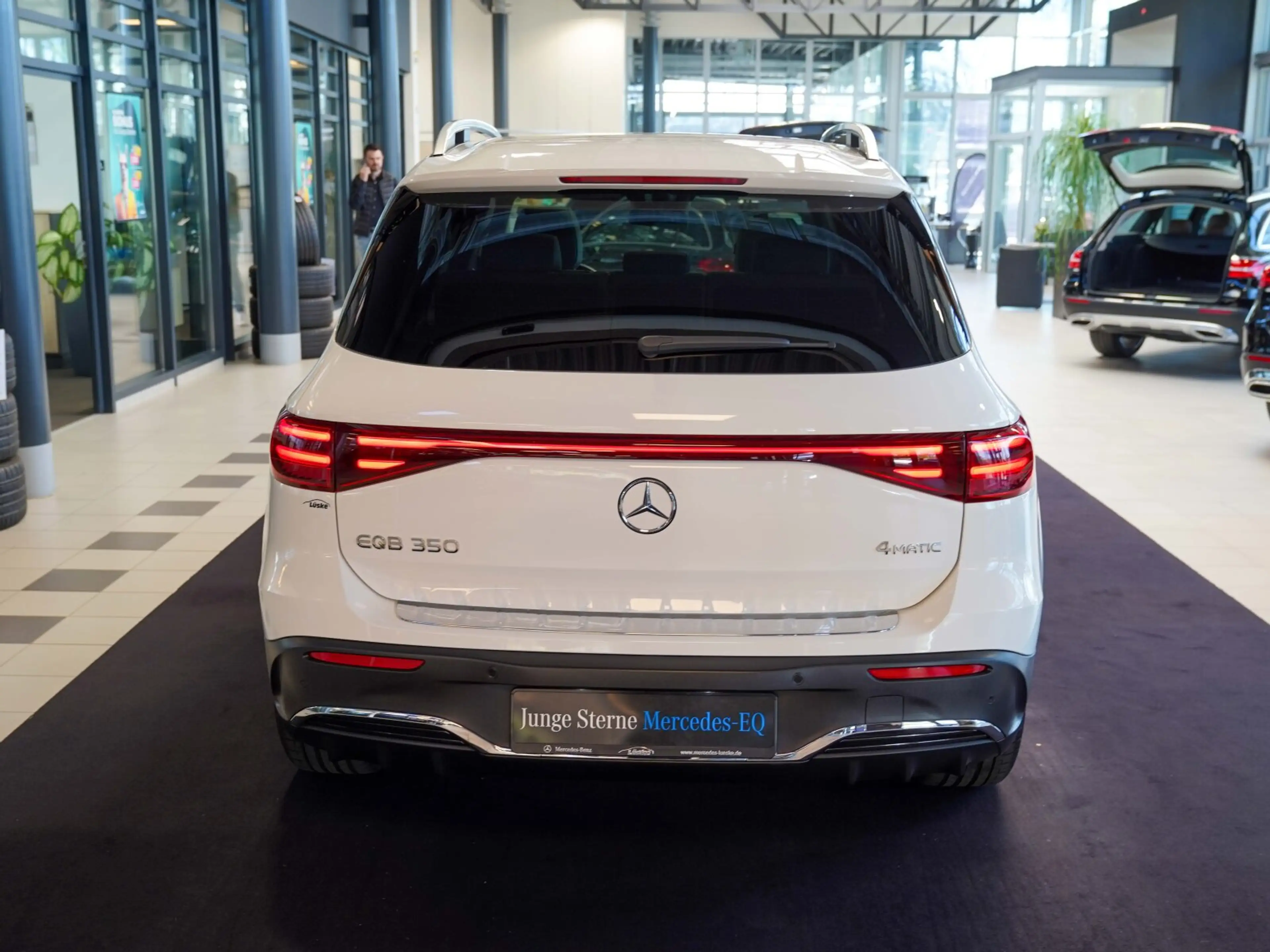 Mercedes-Benz EQB 350 EQB 350 4M AMG Premium Pano Memory Distronic — photo 4