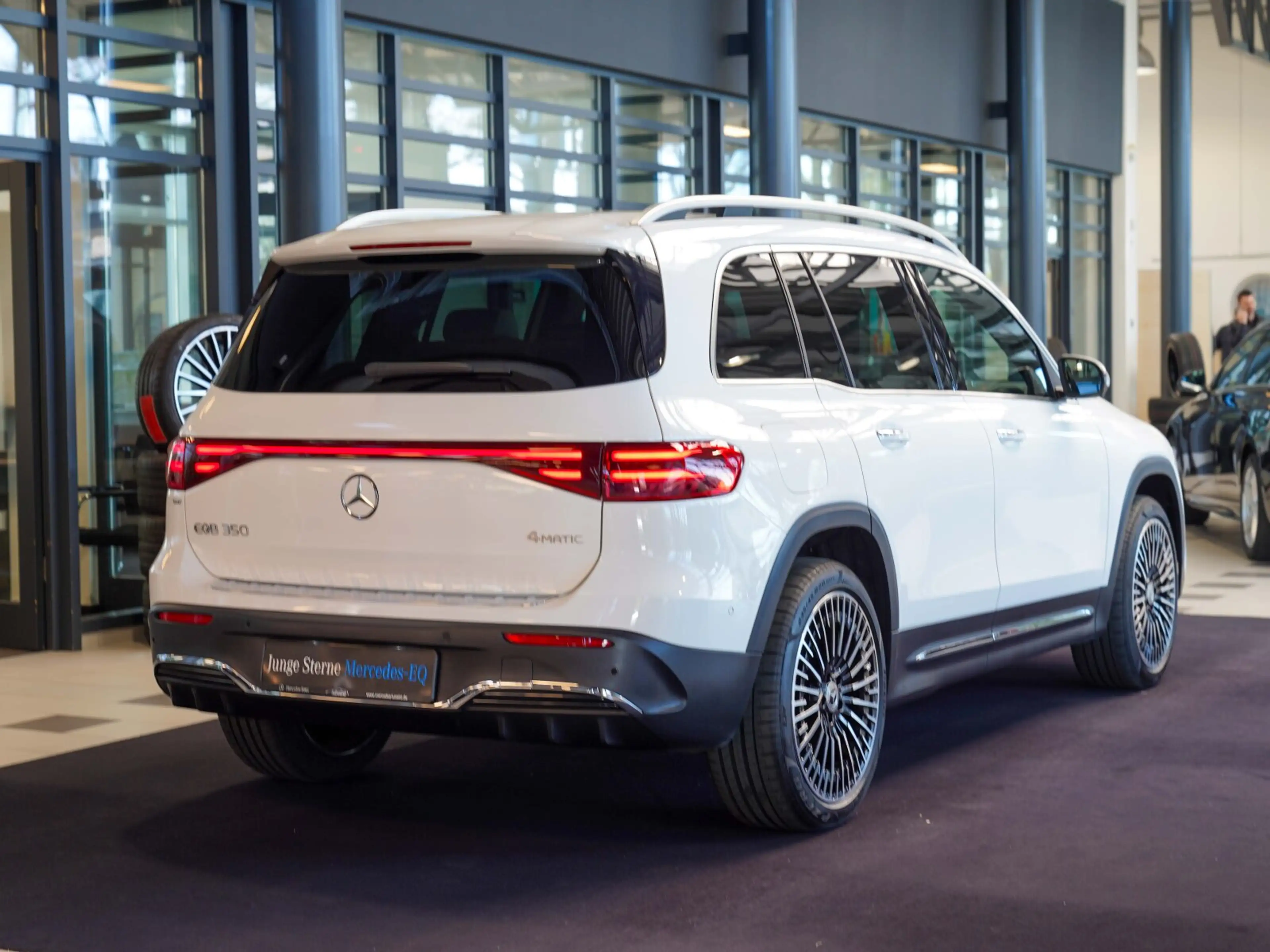 Mercedes-Benz EQB 350 EQB 350 4M AMG Premium Pano Memory Distronic — photo 3