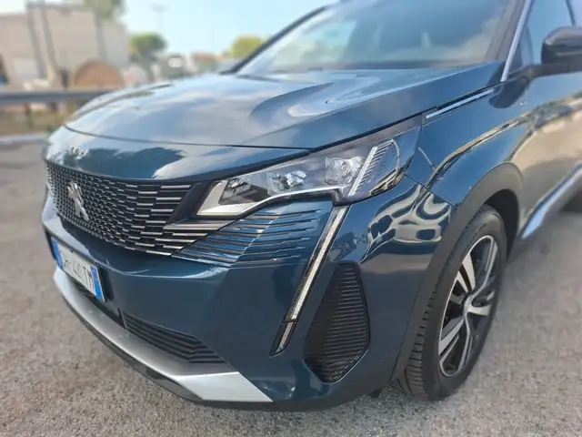 Peugeot 3008 view 4