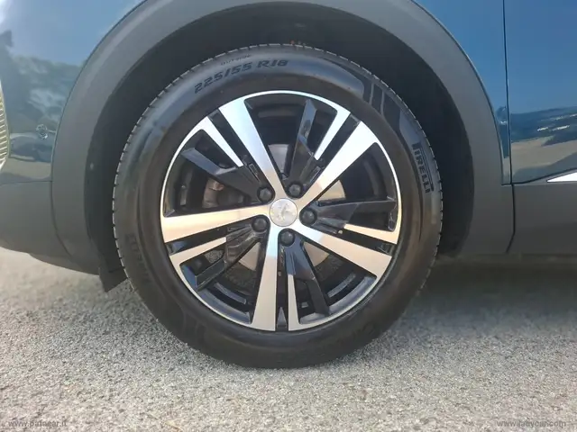 Peugeot 3008 view 5