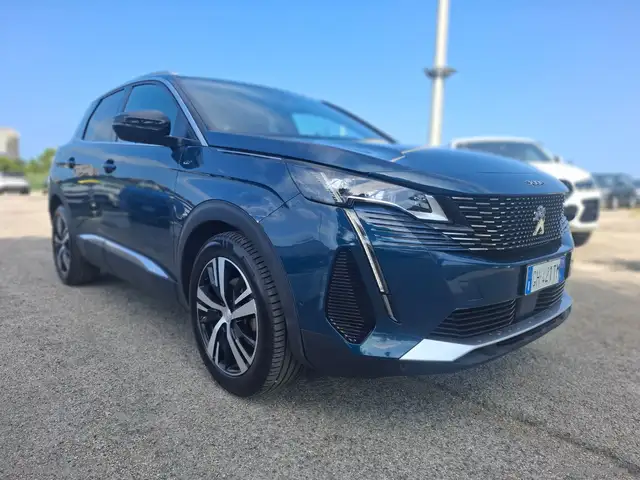 Peugeot 3008 view 3