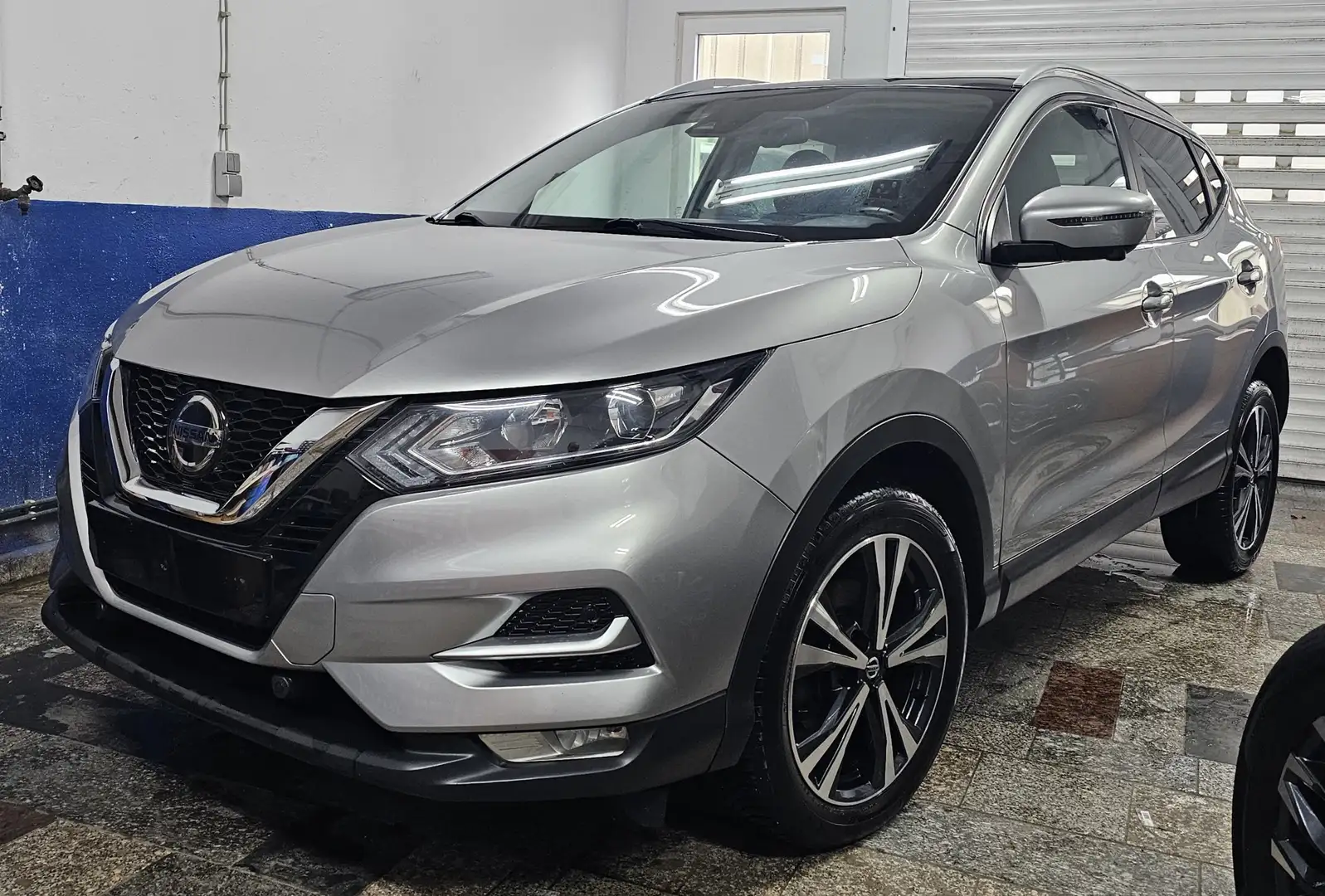 Nissan Qashqai 1.3 DIG-T N-Connecta Panoramaglasd. Allwetter Argent - 1