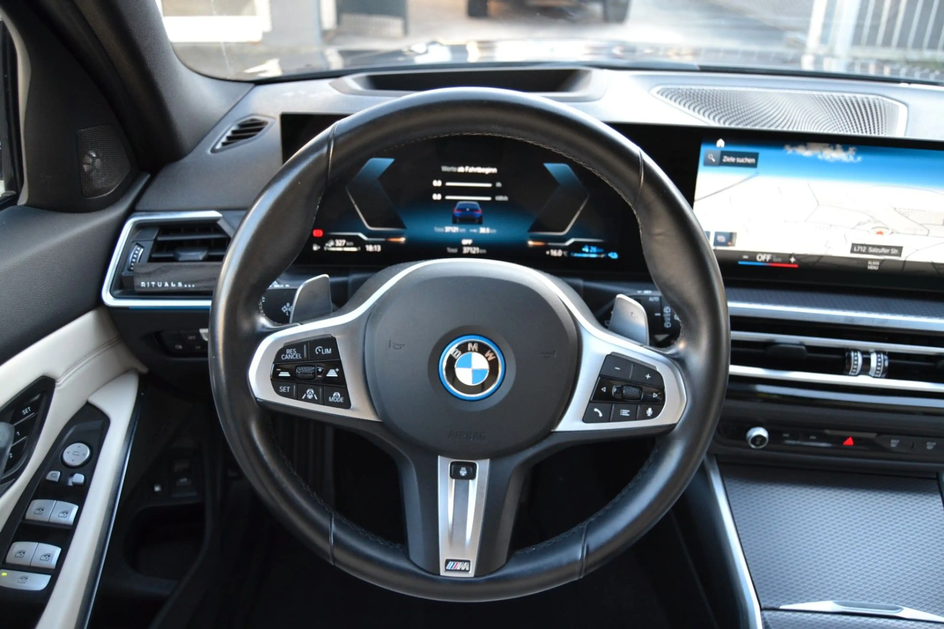 BMW 330 e xDrive M Sport*HUD*360°*ACC*H&K*AHK* — photo 15