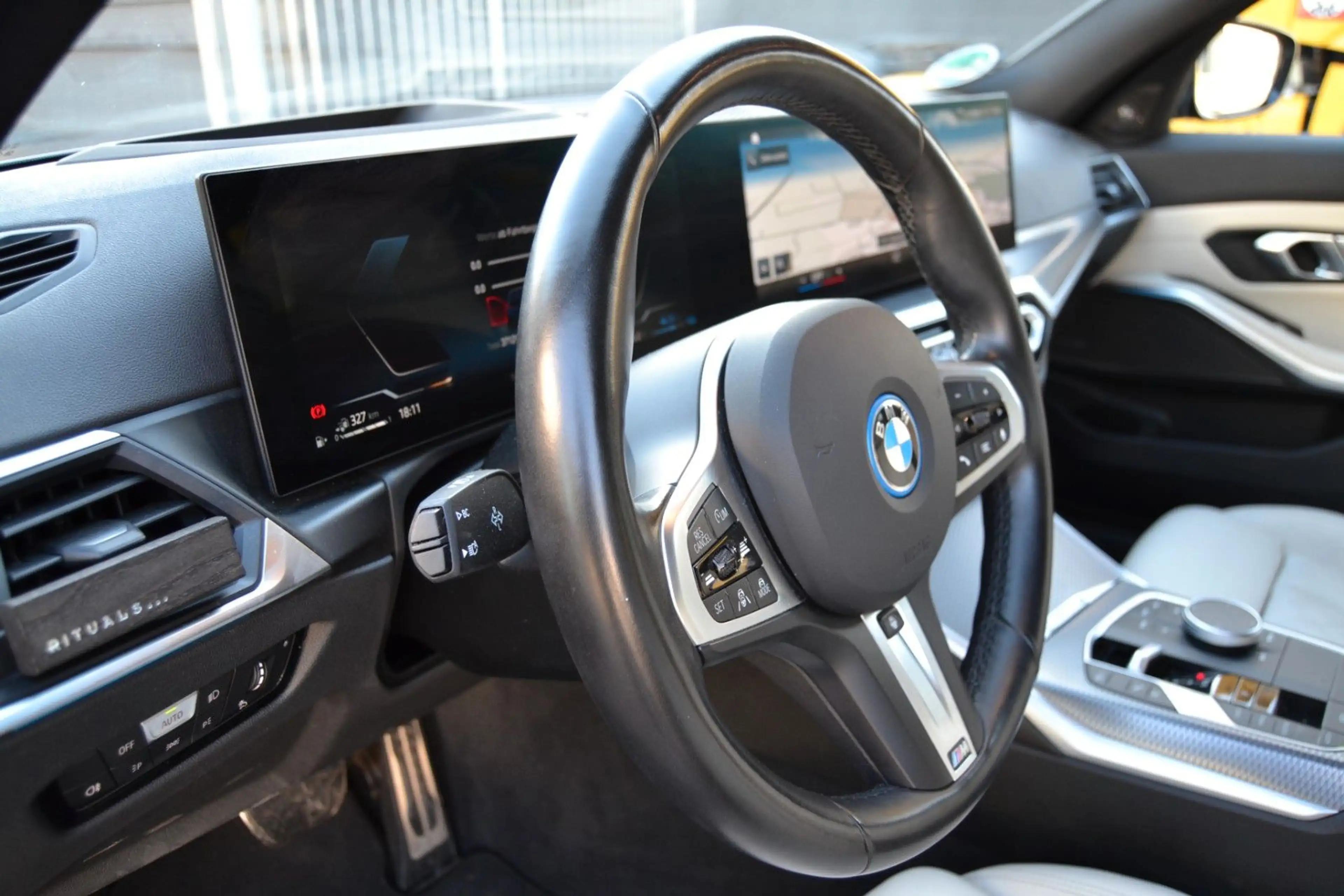 BMW 330 e xDrive M Sport*HUD*360°*ACC*H&K*AHK* — photo 11