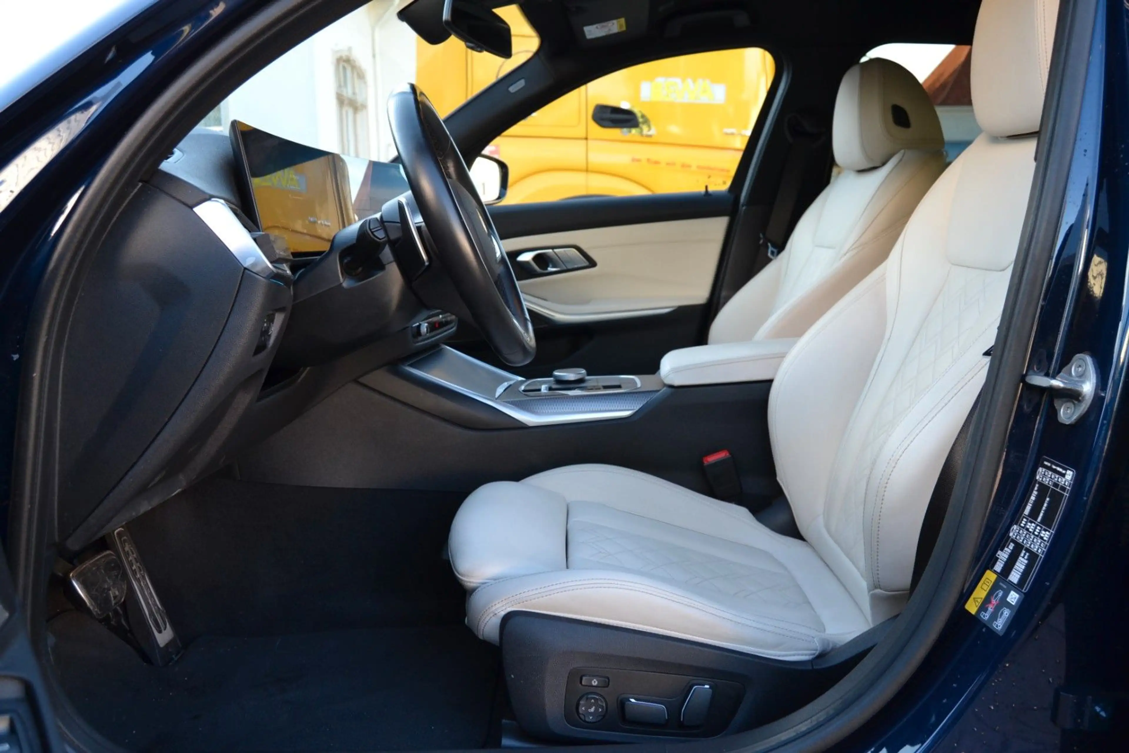 BMW 330 e xDrive M Sport*HUD*360°*ACC*H&K*AHK* — photo 10