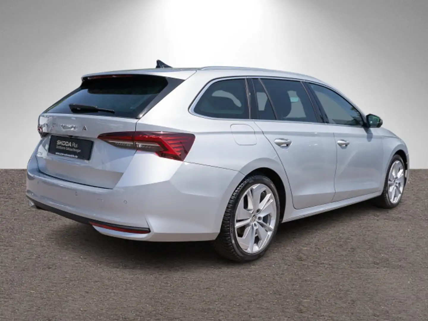 Skoda Octavia Combi Selection 2,0TDI DSG Pano 360° AHK Silber - 2