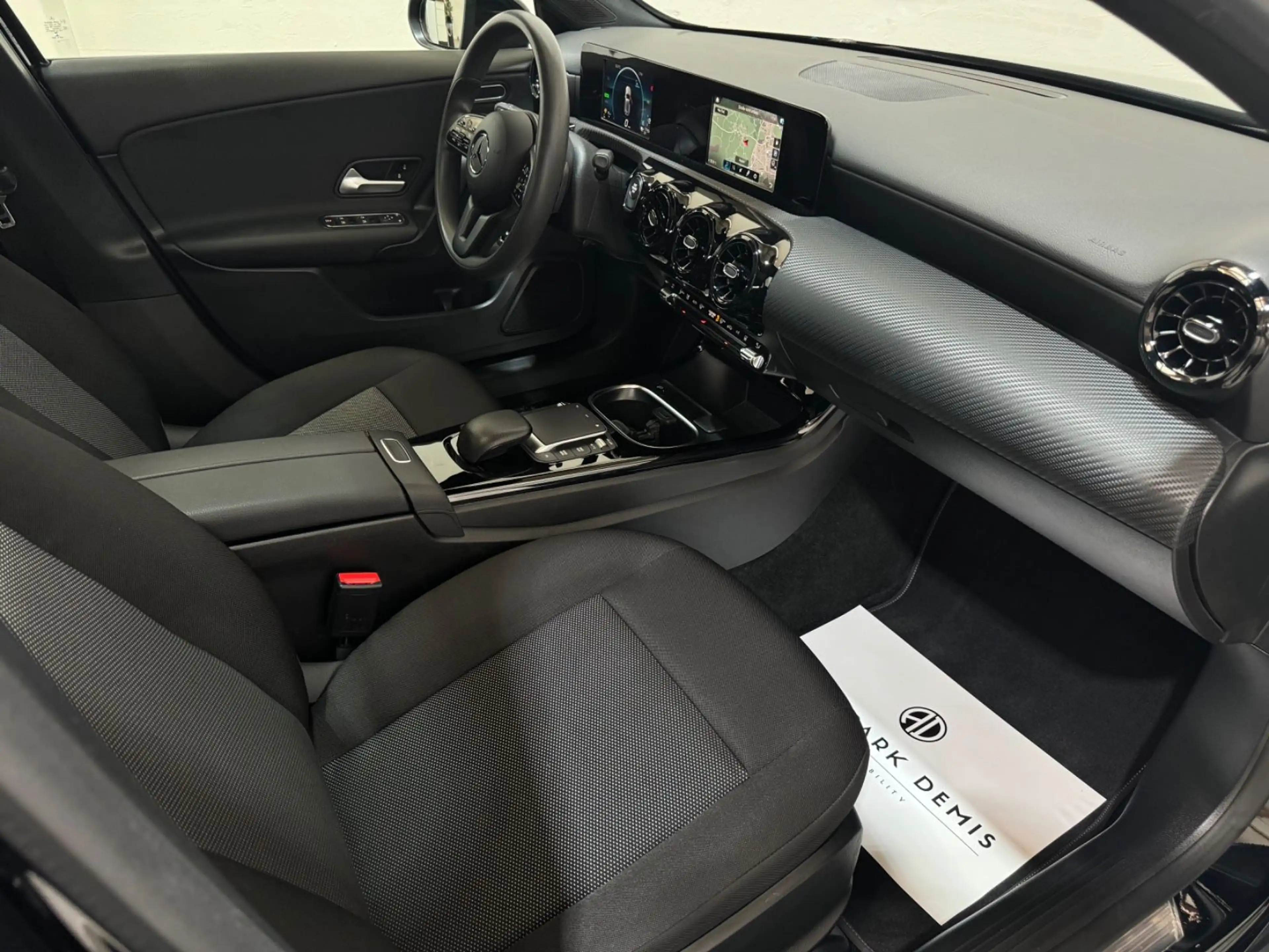 Mercedes-Benz A 250 e - PANORAMA-TEMP-LIVE-PDC-NAVI-BUSINESS — photo 12