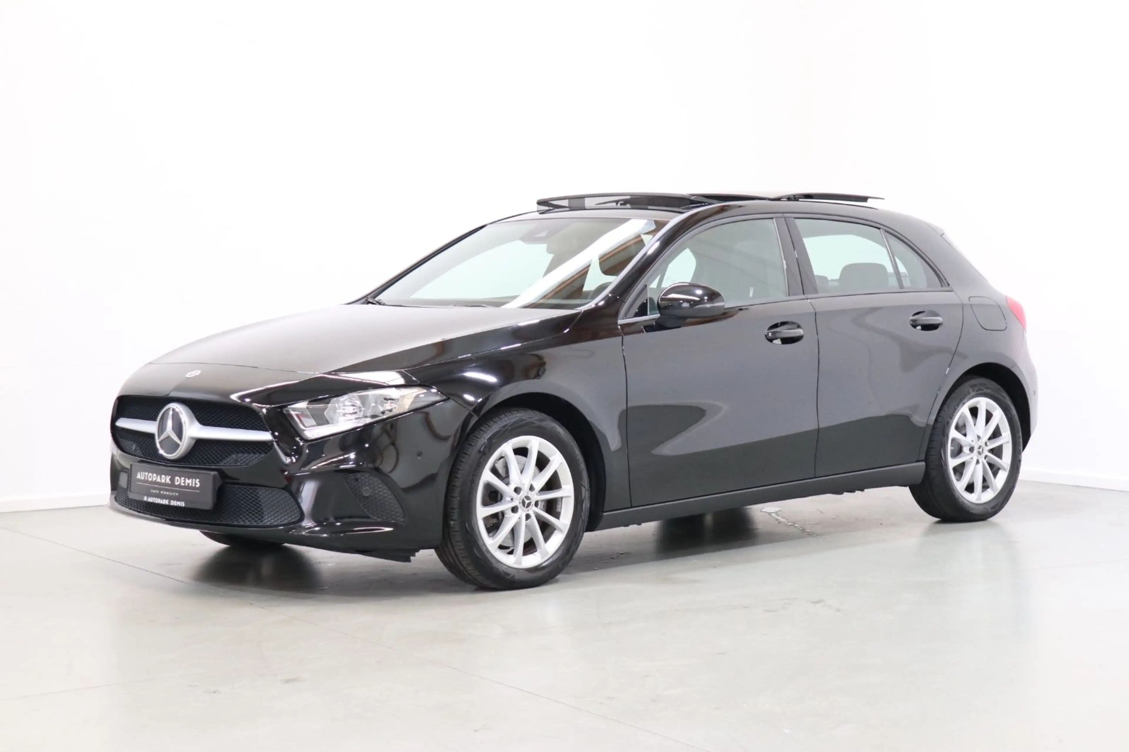 Mercedes-Benz A 250 e - PANORAMA-TEMP-LIVE-PDC-NAVI-BUSINESS — photo 2