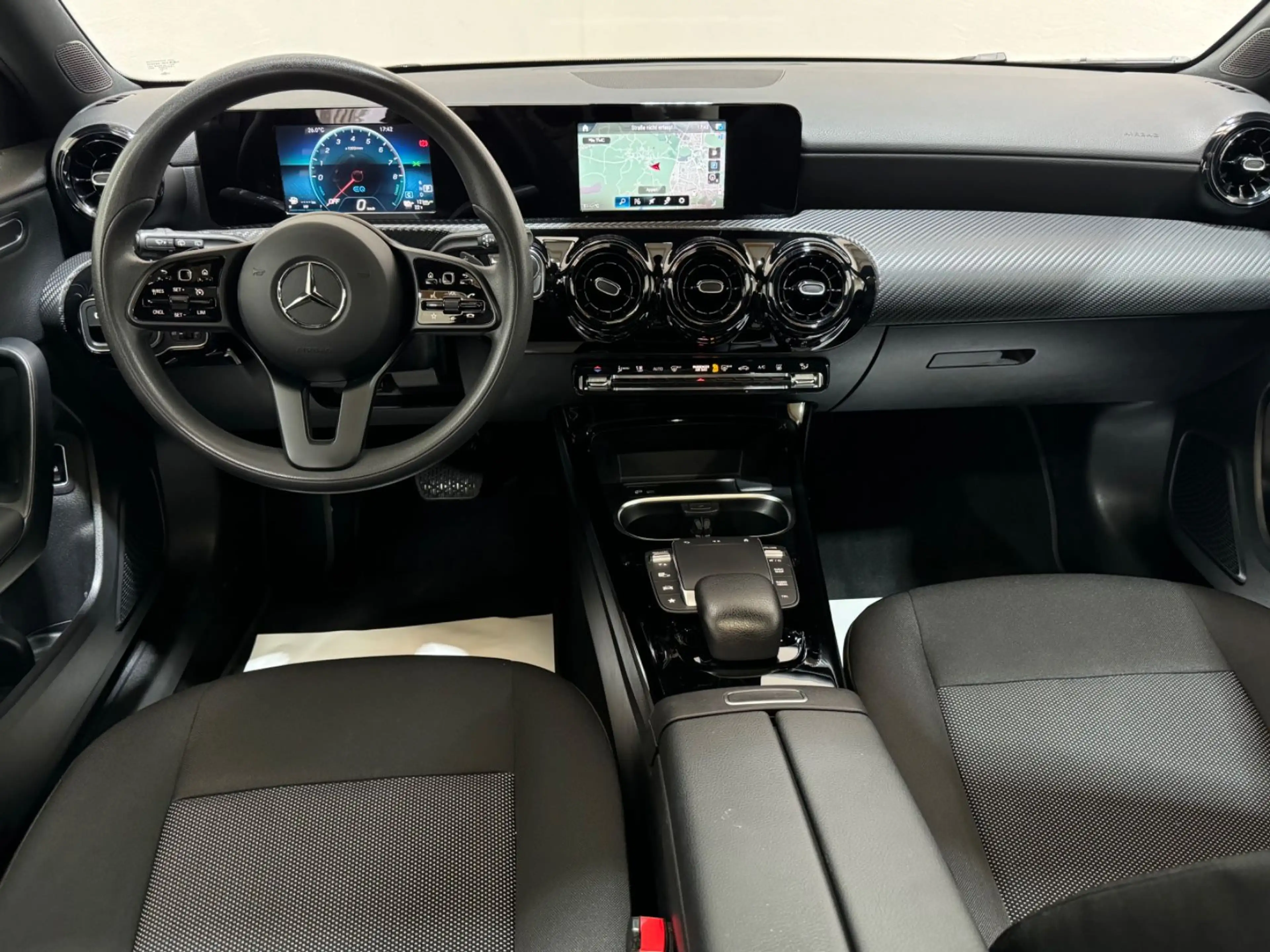 Mercedes-Benz A 250 e - PANORAMA-TEMP-LIVE-PDC-NAVI-BUSINESS — photo 10