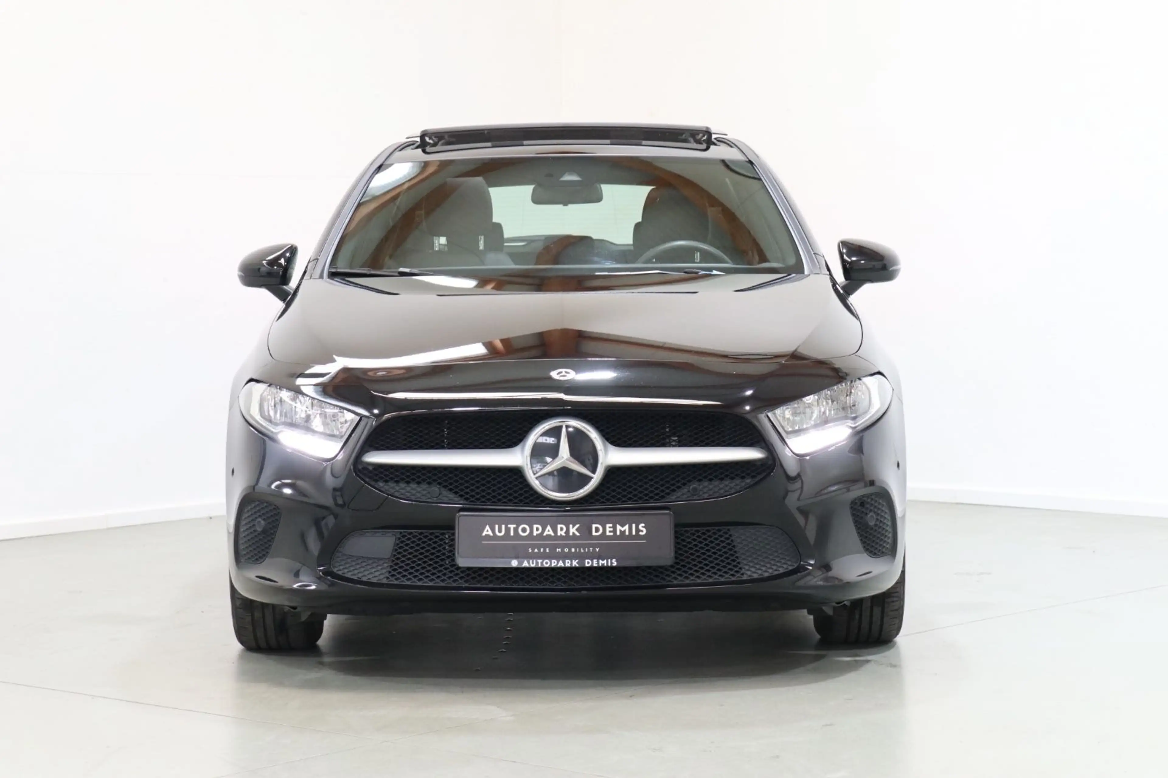 Mercedes-Benz A 250 e - PANORAMA-TEMP-LIVE-PDC-NAVI-BUSINESS — photo 3