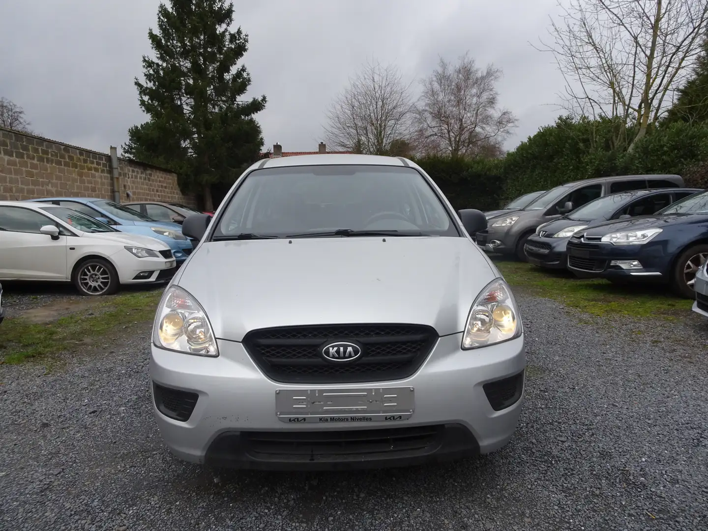 Kia Carens Carens 2.0i EX CLIM JANTE "7 PLACES" Silber - 1