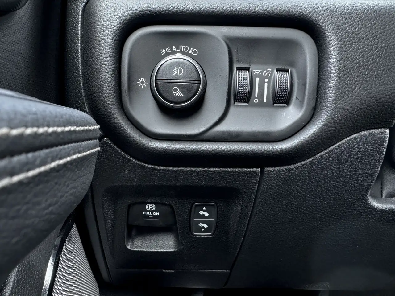 RAM 1500 снимка RAM 1500