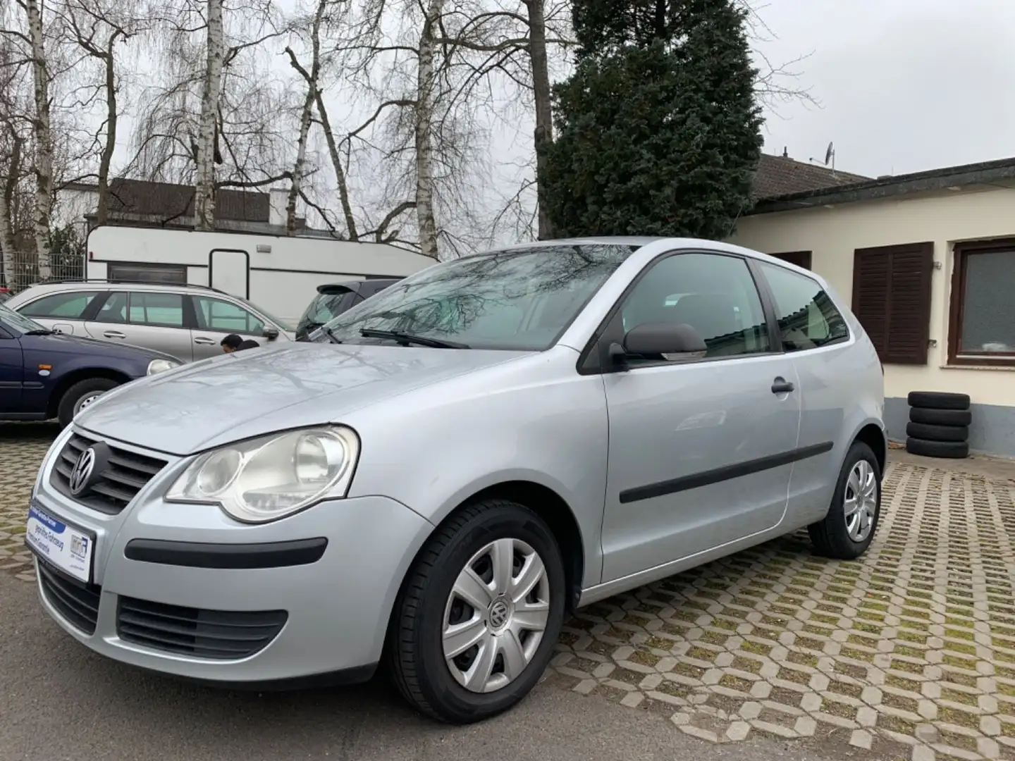 Volkswagen Polo IV Trendline* Klima* Neue TÜV* Plateado - 1