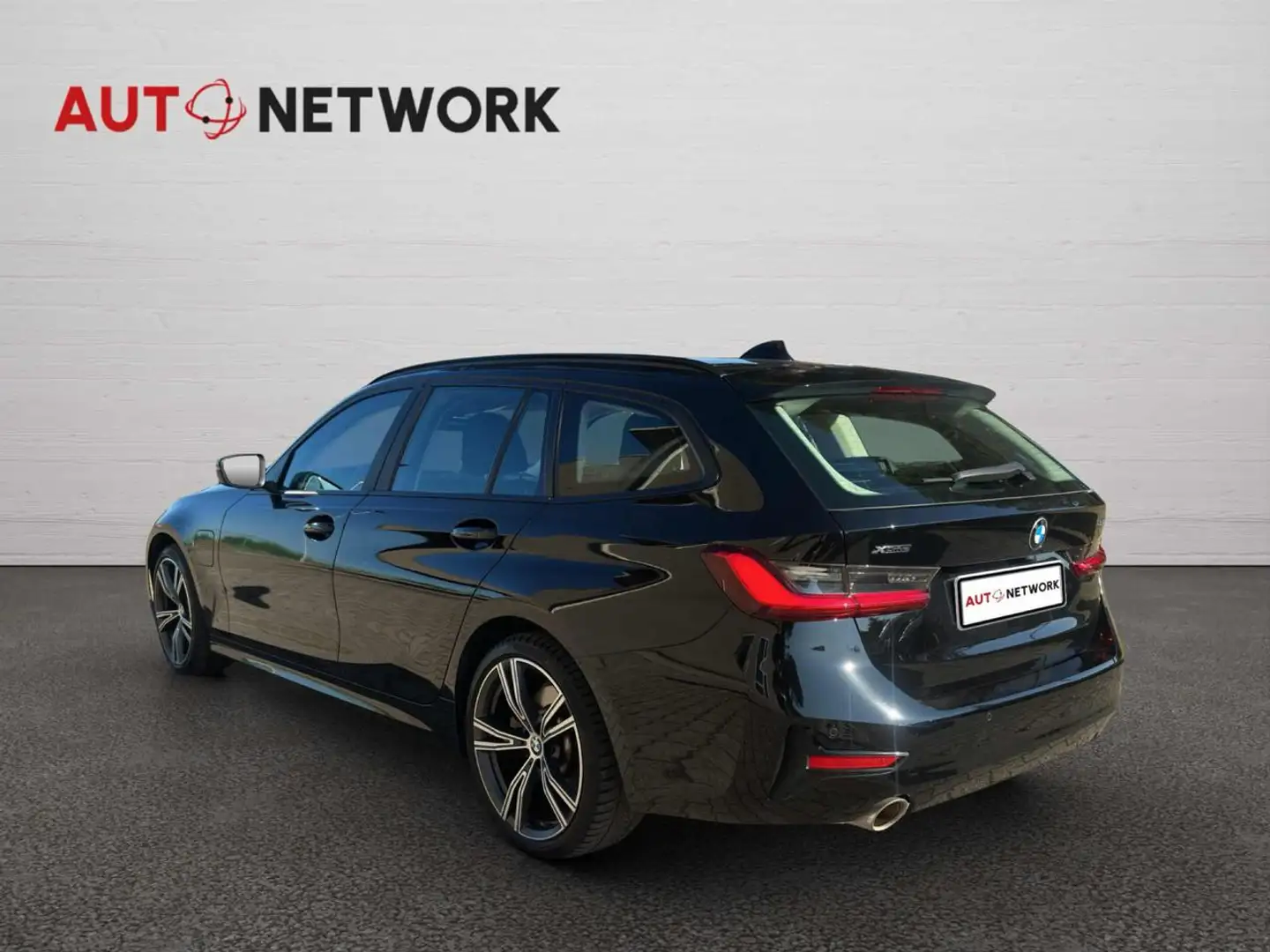 BMW 330 e xDrive Touring Business Advantage Nero - 2