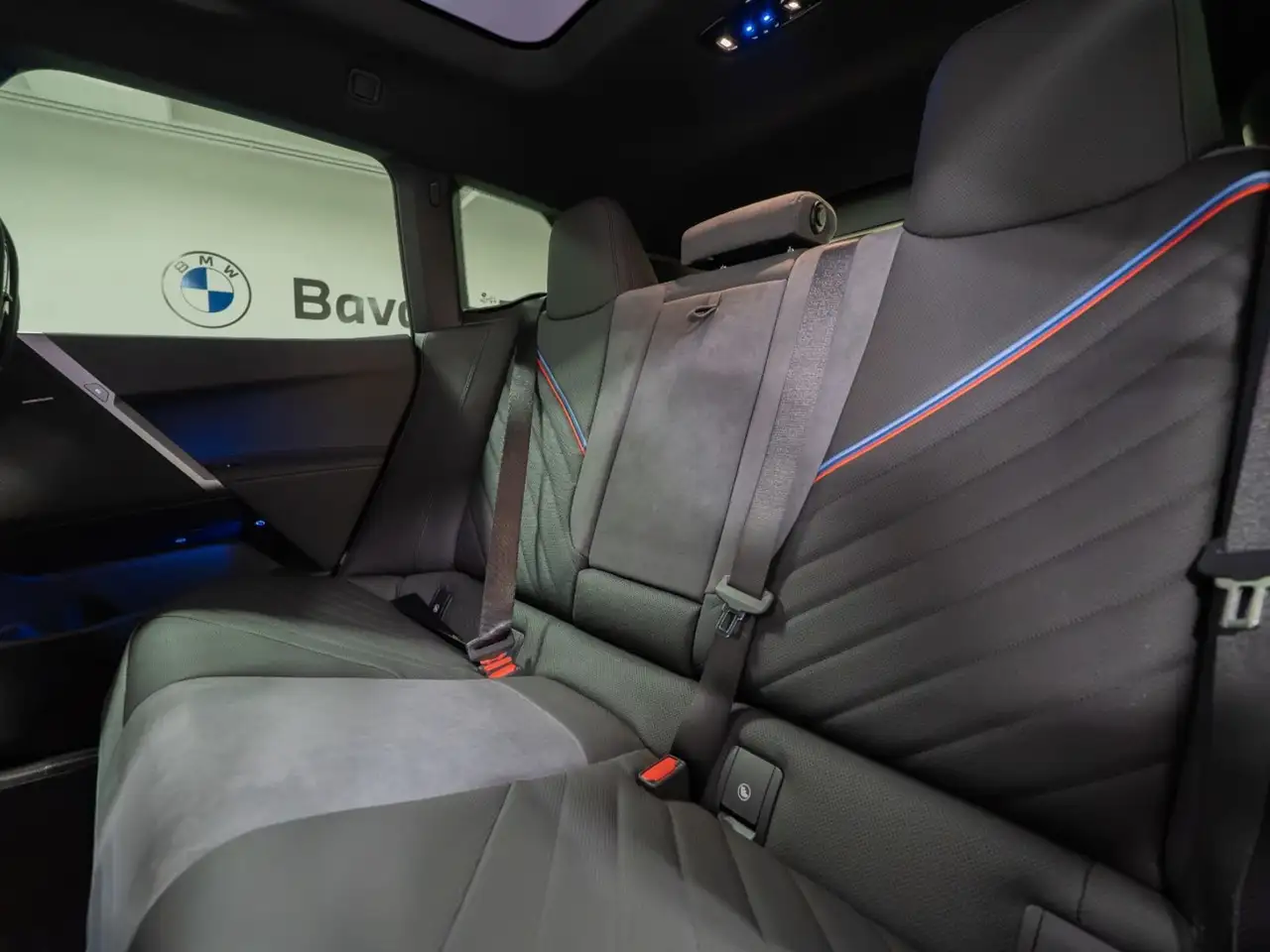 BMW iX photo BMW iX