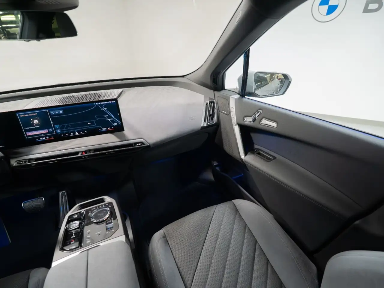 BMW iX photo BMW iX