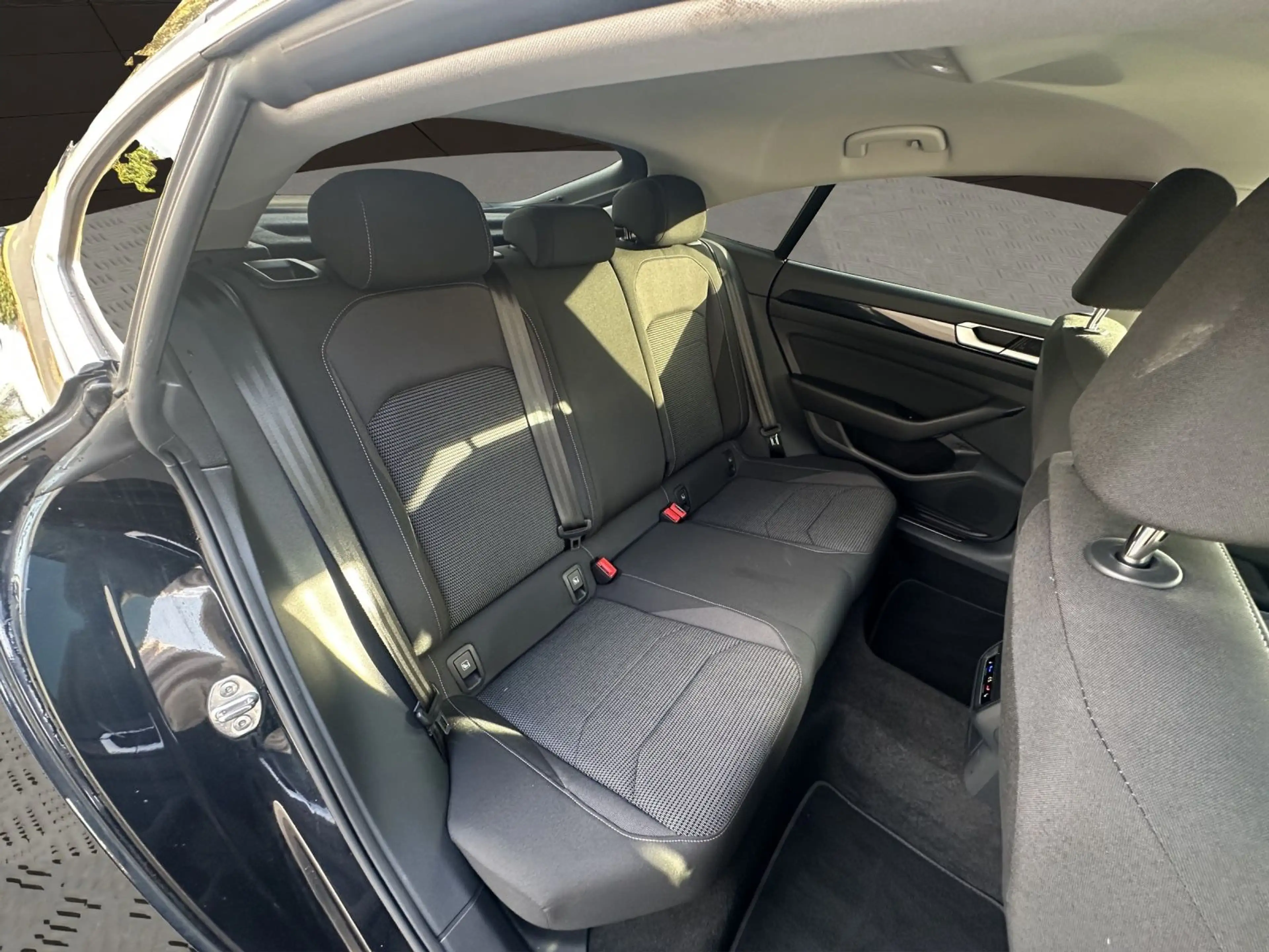Volkswagen Arteon 2.0 TDI SCR 110kW 7-Gang DSG — photo 14