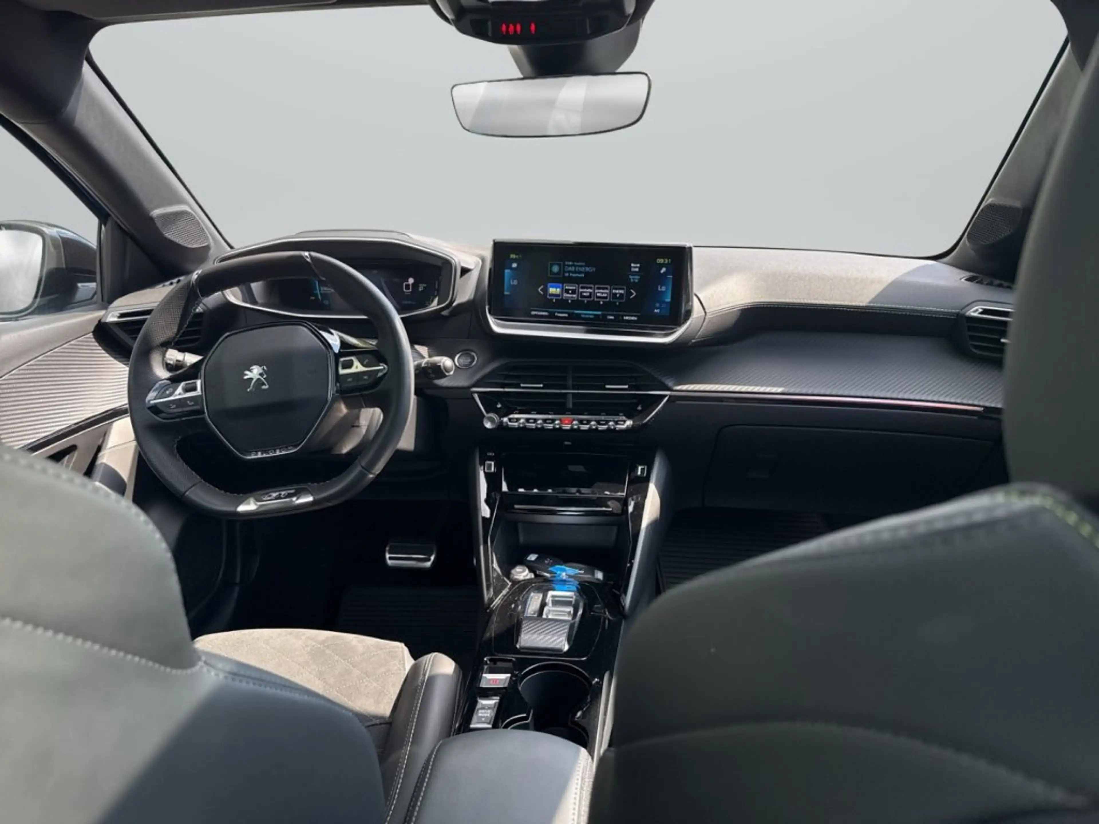 Peugeot e-208 GT — photo 7