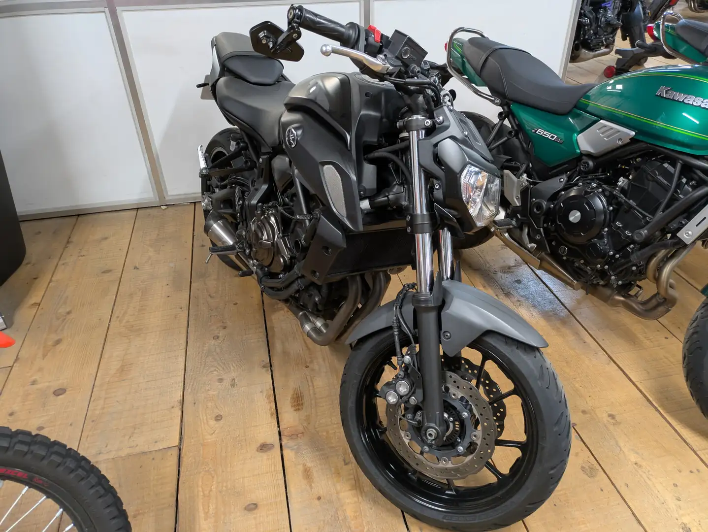 Yamaha MT-07 Noir - 1