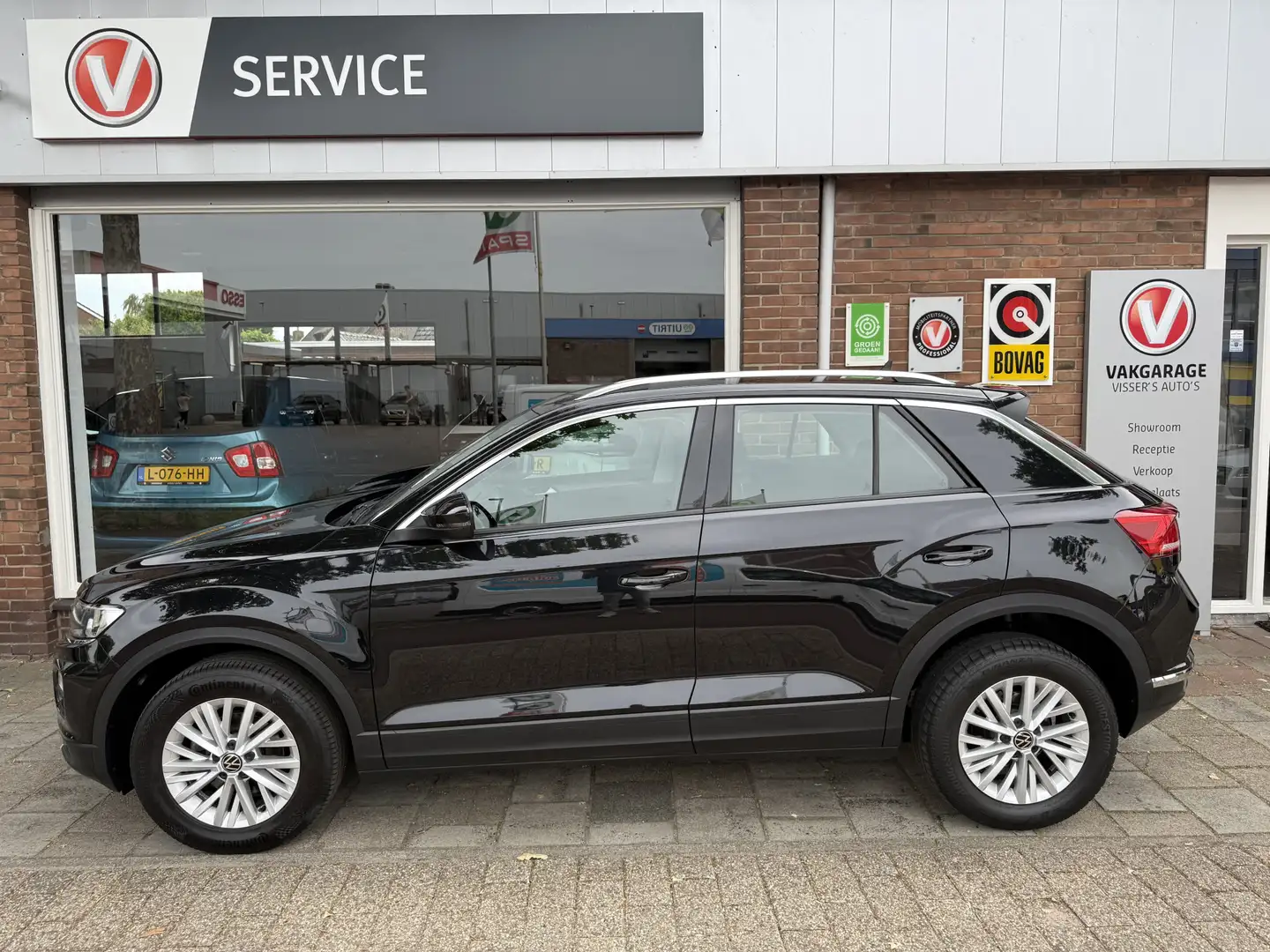 Volkswagen T-Roc 1.0 TSI Style Business | navigatie | cruise contro Zwart - 2