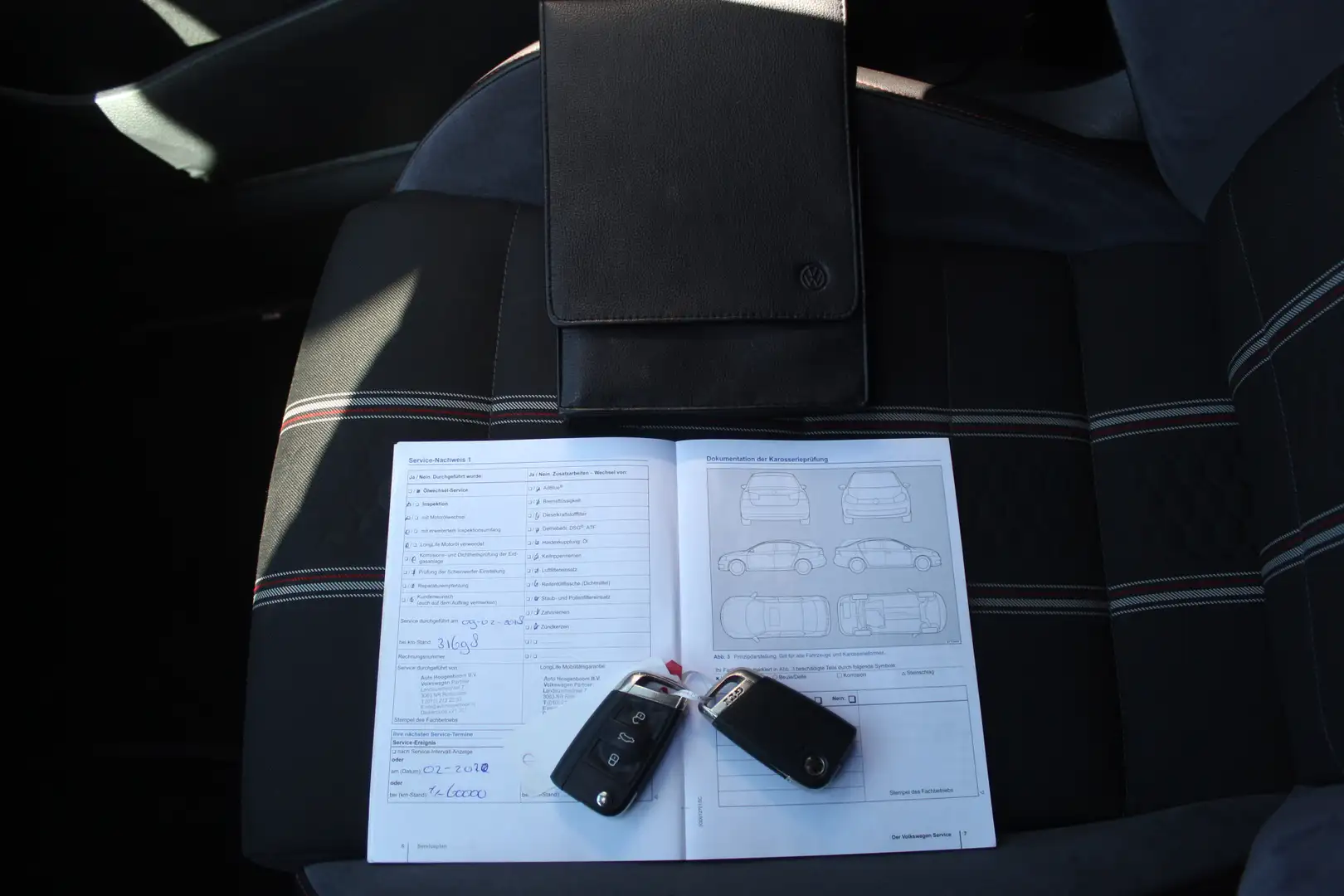 Volkswagen Golf GTI 2.0 TSI Clubsport Automaat/Panoramadak/Apple carpl Zwart - 2