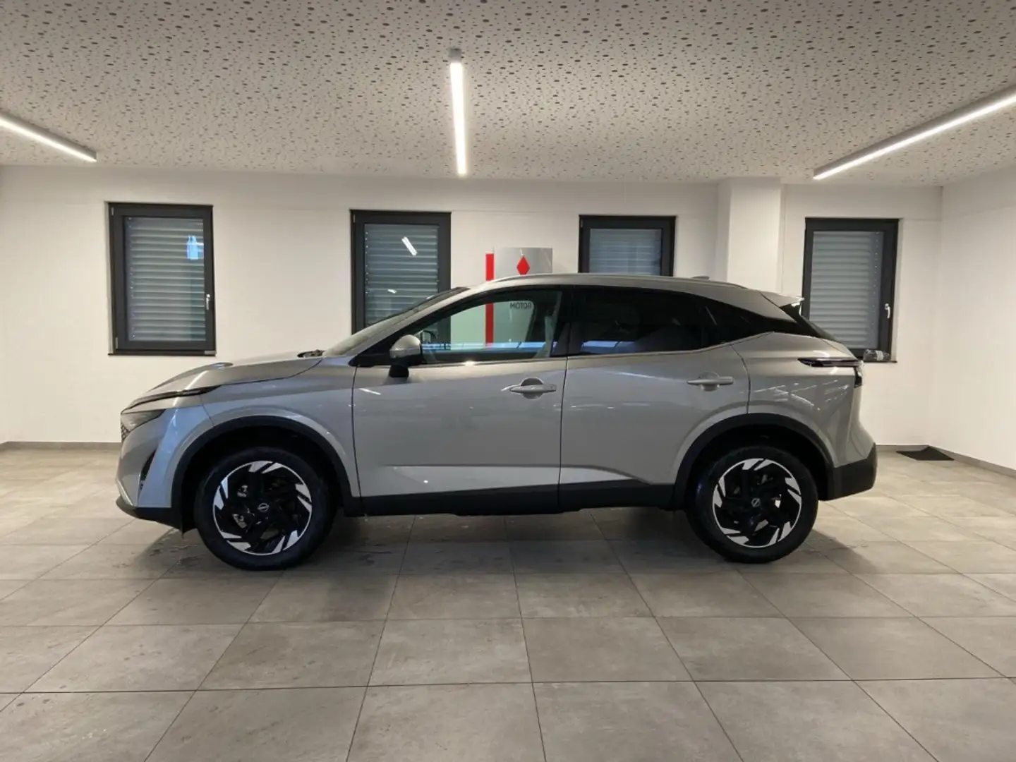 Nissan Qashqai 1.3 DIG-T MHV N-Connecta LED HuD eHeckkl Plateado - 2