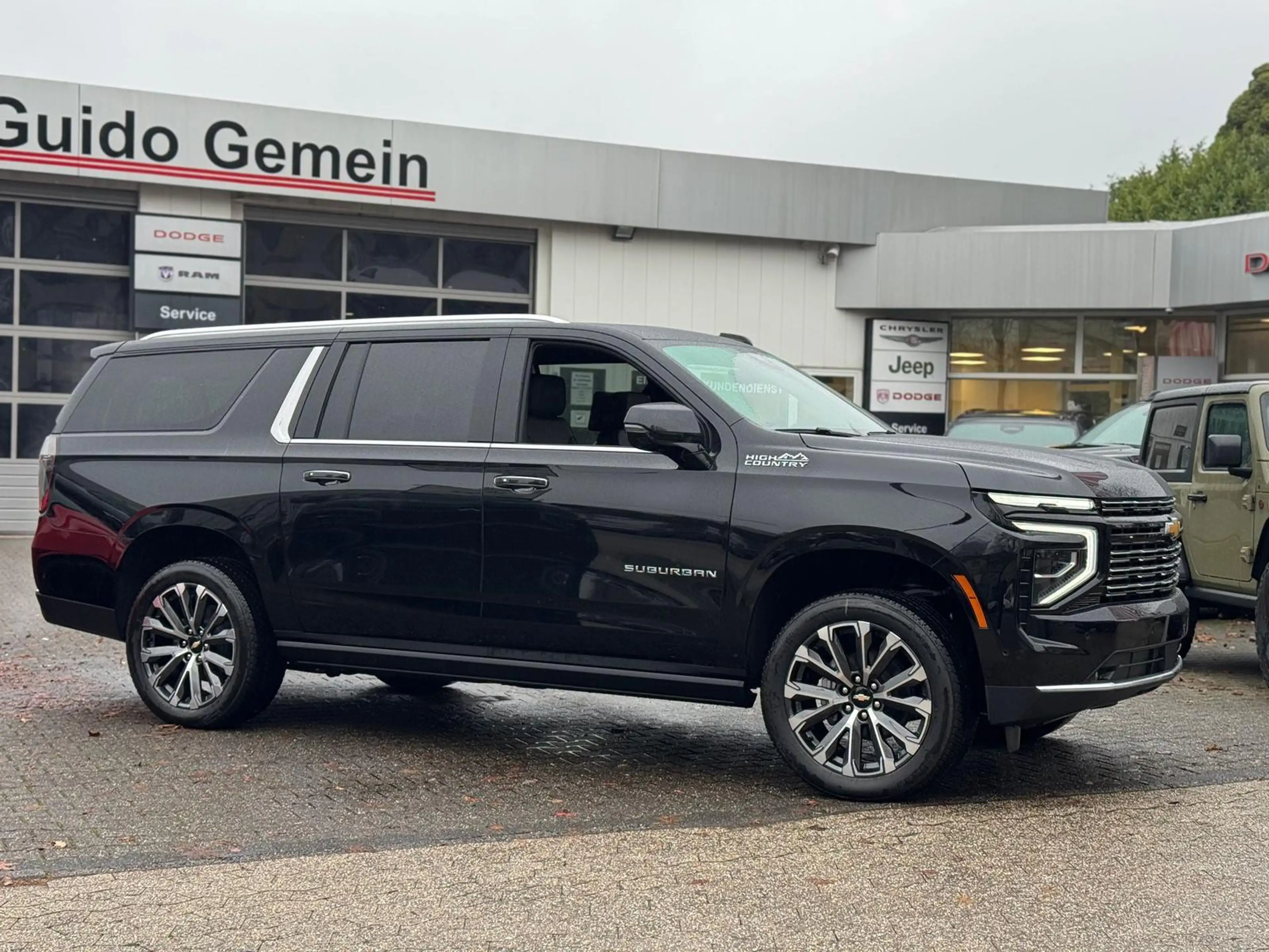 Chevrolet Suburban 6.2 V8 High Country 2026 + 4 Jahre Garantie — photo 2