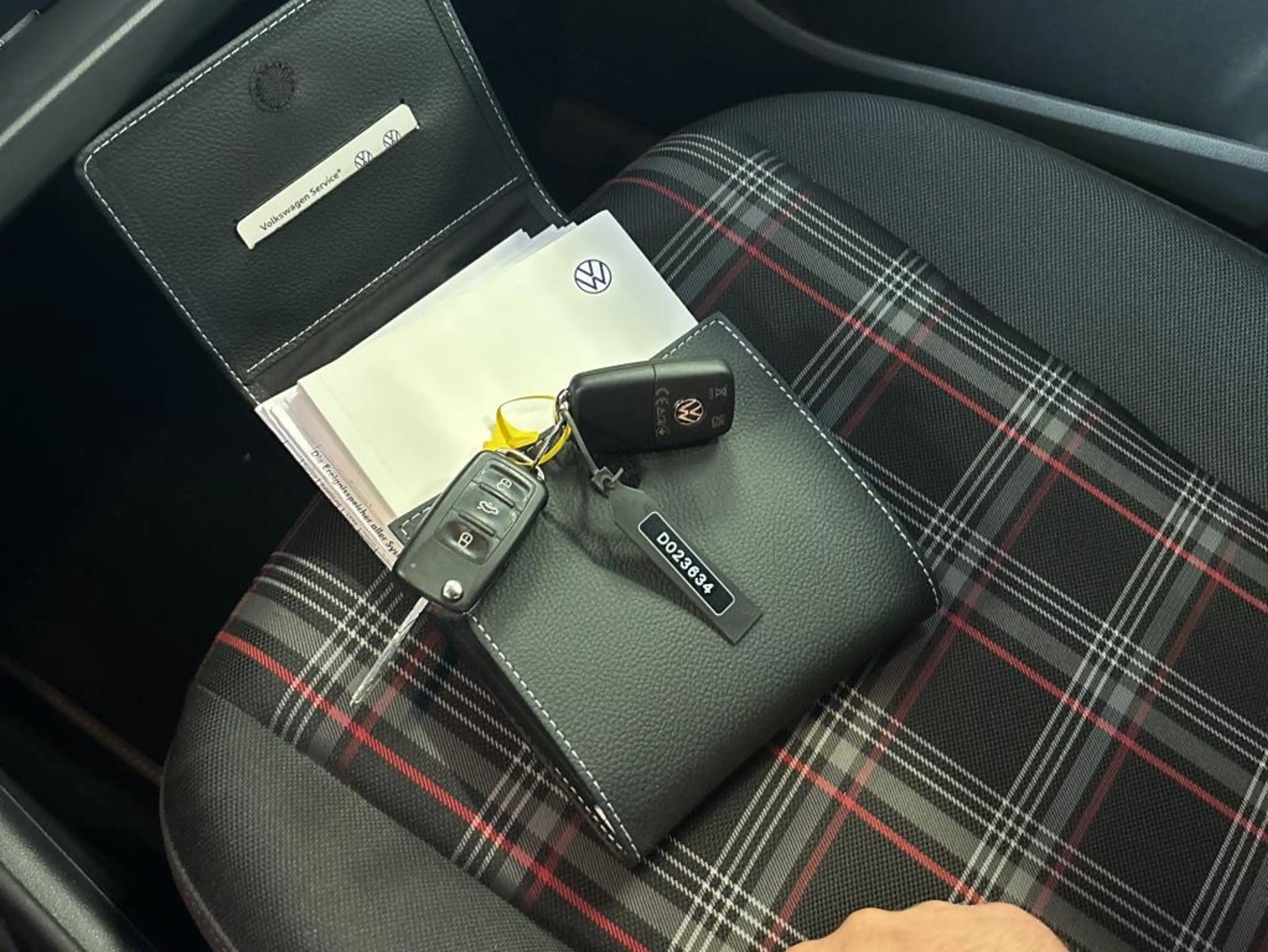 Volkswagen up! GTI ** nur 14.000 km **17Zoll*Dach/Schwarz*KAMERA* — photo 4