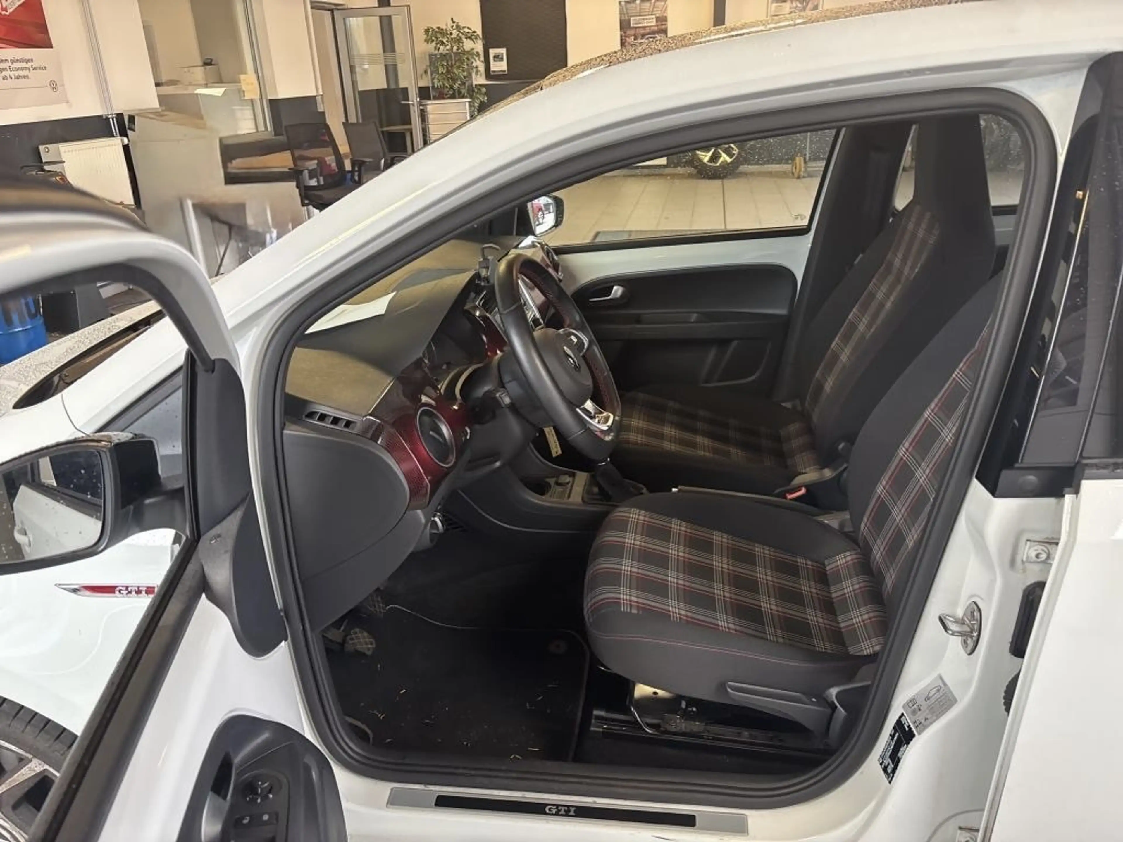 Volkswagen up! GTI ** nur 14.000 km **17Zoll*Dach/Schwarz*KAMERA* — photo 5