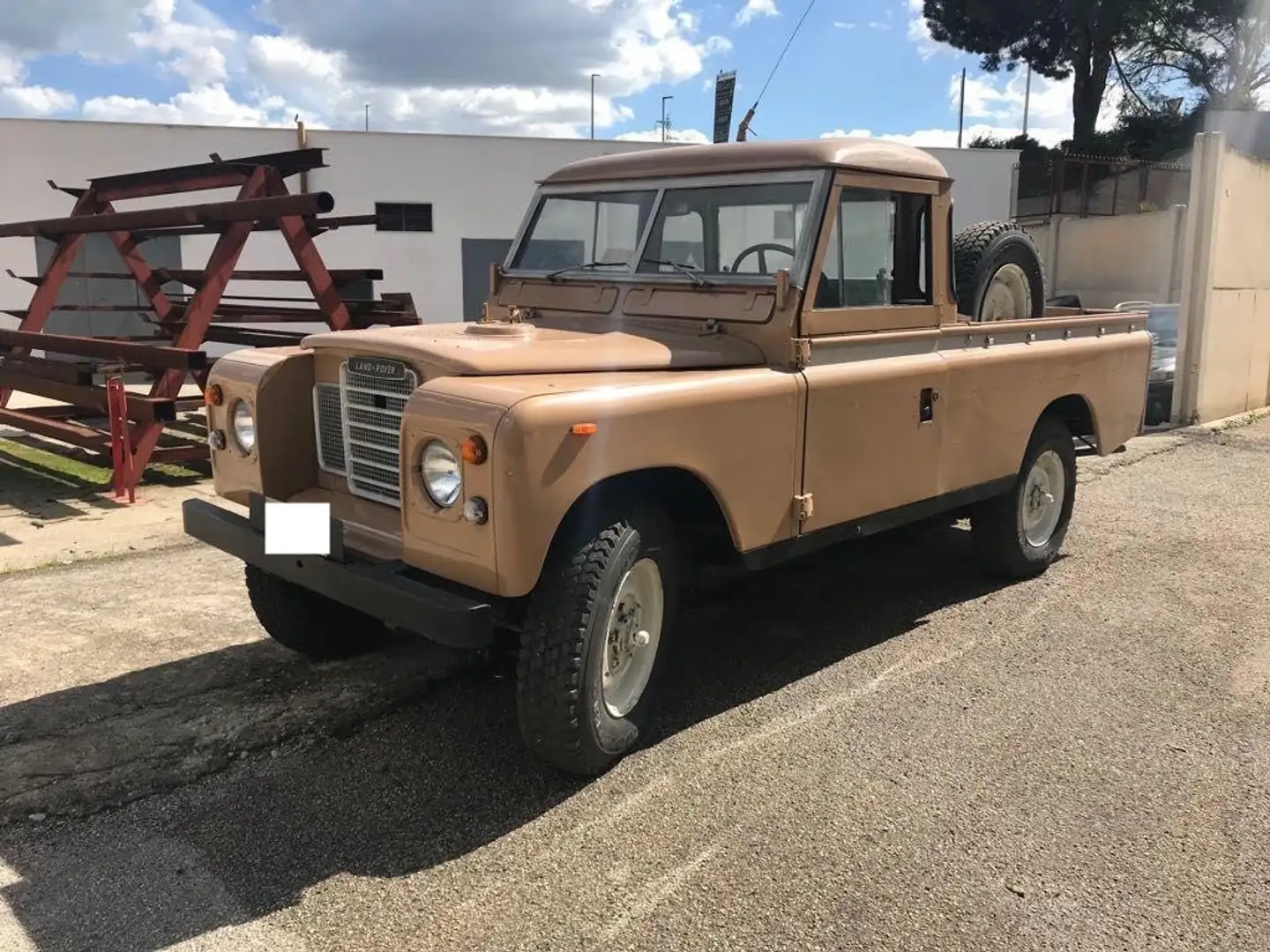 Land Rover Series III Bej - 2