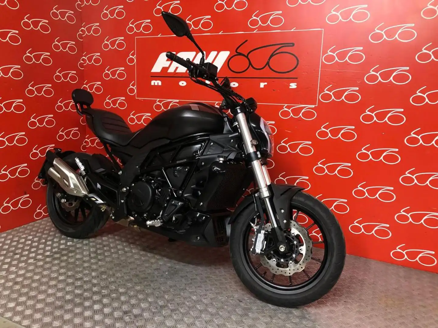 Benelli 502C Cruiser Noir - 2