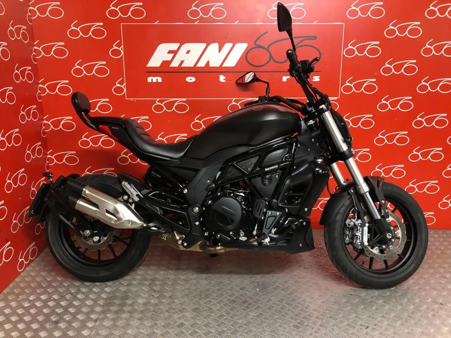 Benelli 502C Cruiser Noir - 1