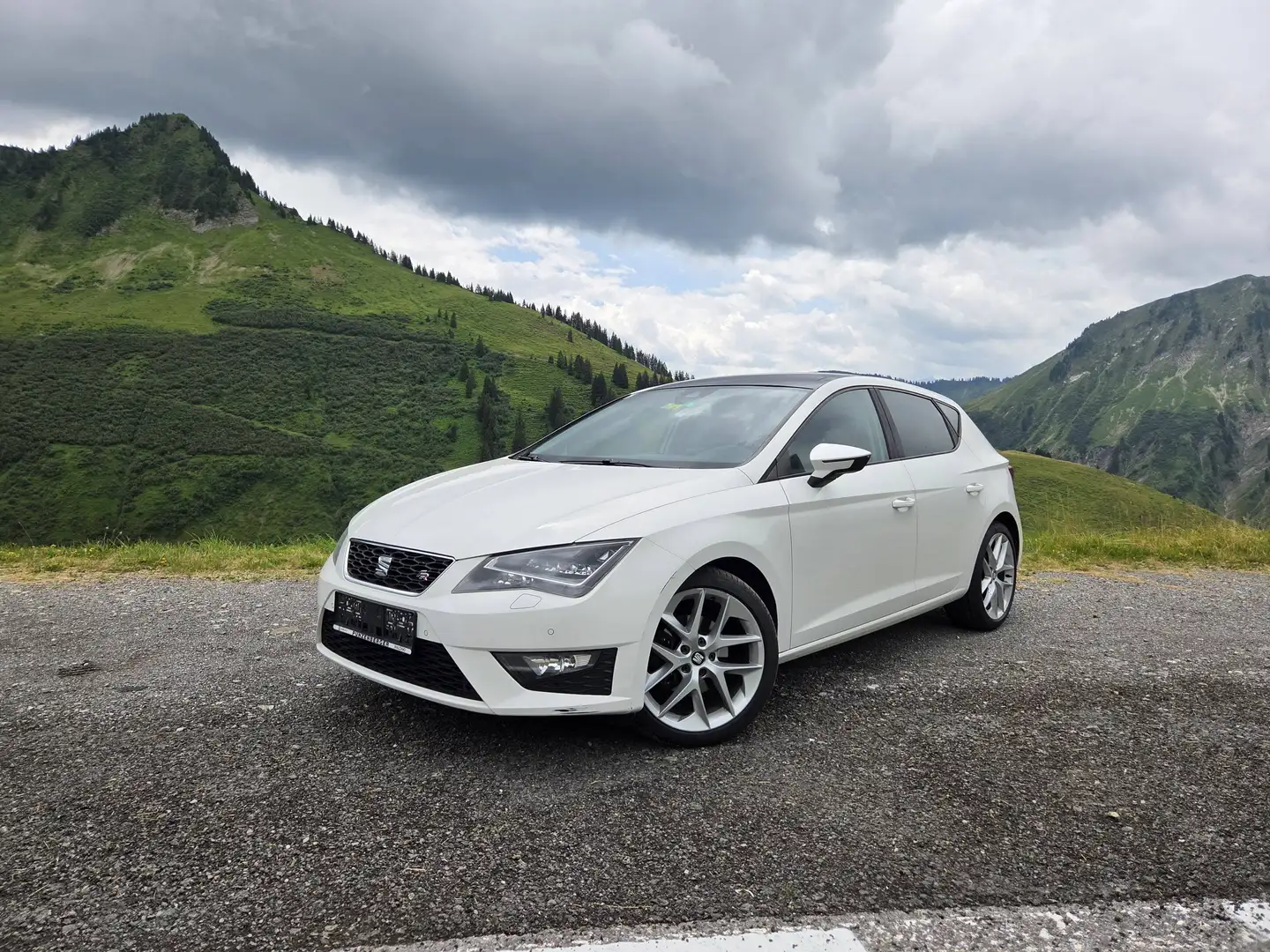 SEAT Leon Leon ST FR 2,0 TDI CR Start-Stop FR CR Start-Stopp Weiß - 2
