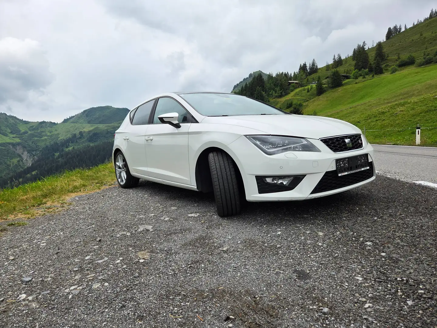SEAT Leon Leon ST FR 2,0 TDI CR Start-Stop FR CR Start-Stopp Weiß - 1