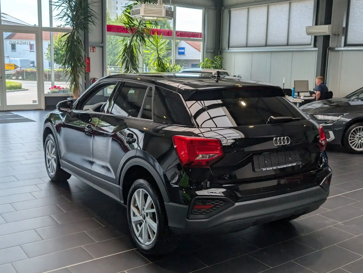 Audi Q2 35 TFSI S tronic Navi Kamera PDC 1.Hand Schwarz - 2