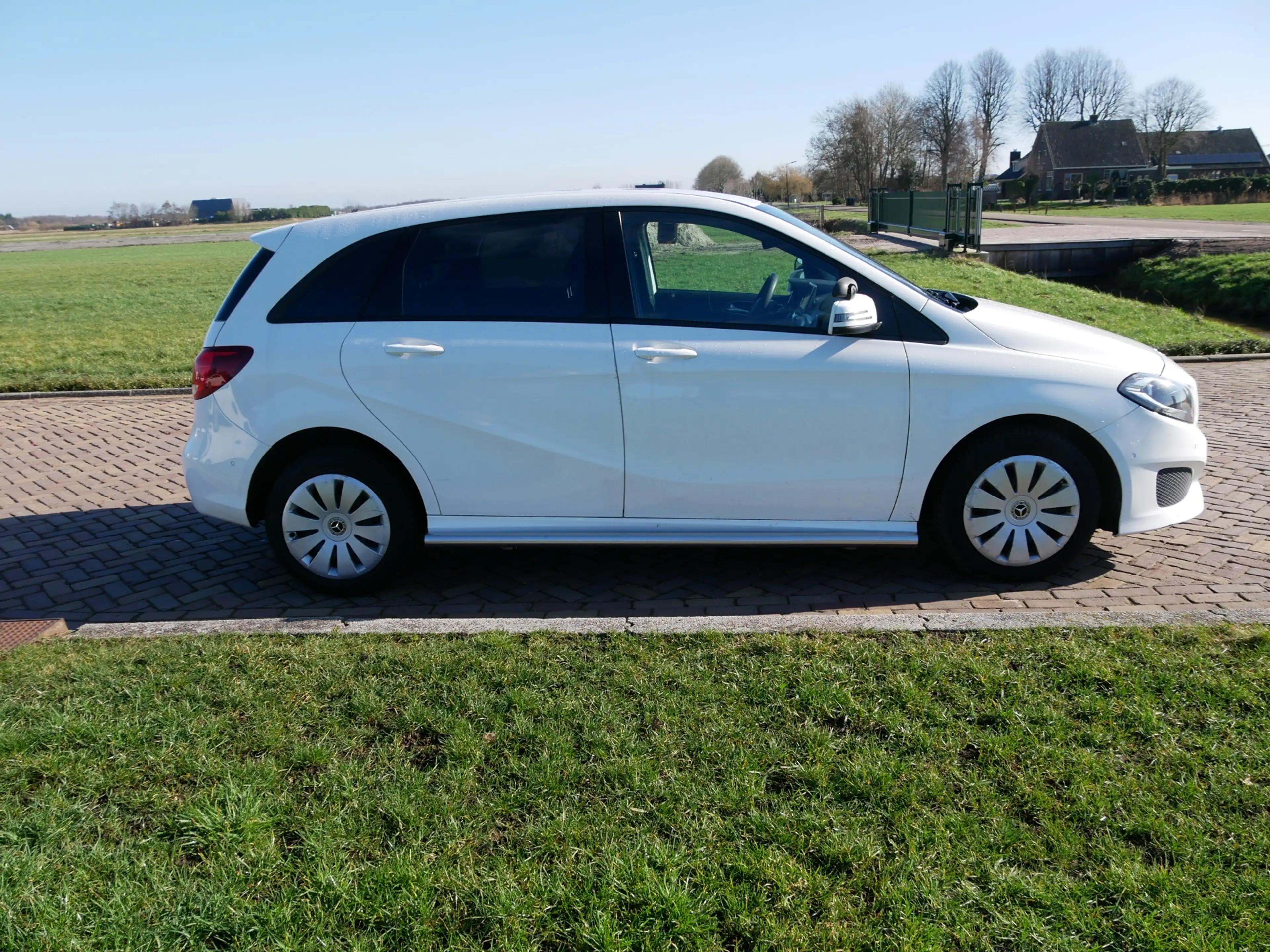 Mercedes-Benz B 220 d Ambition AUT AC **EX POLICE MARGE CAR ** — photo 6