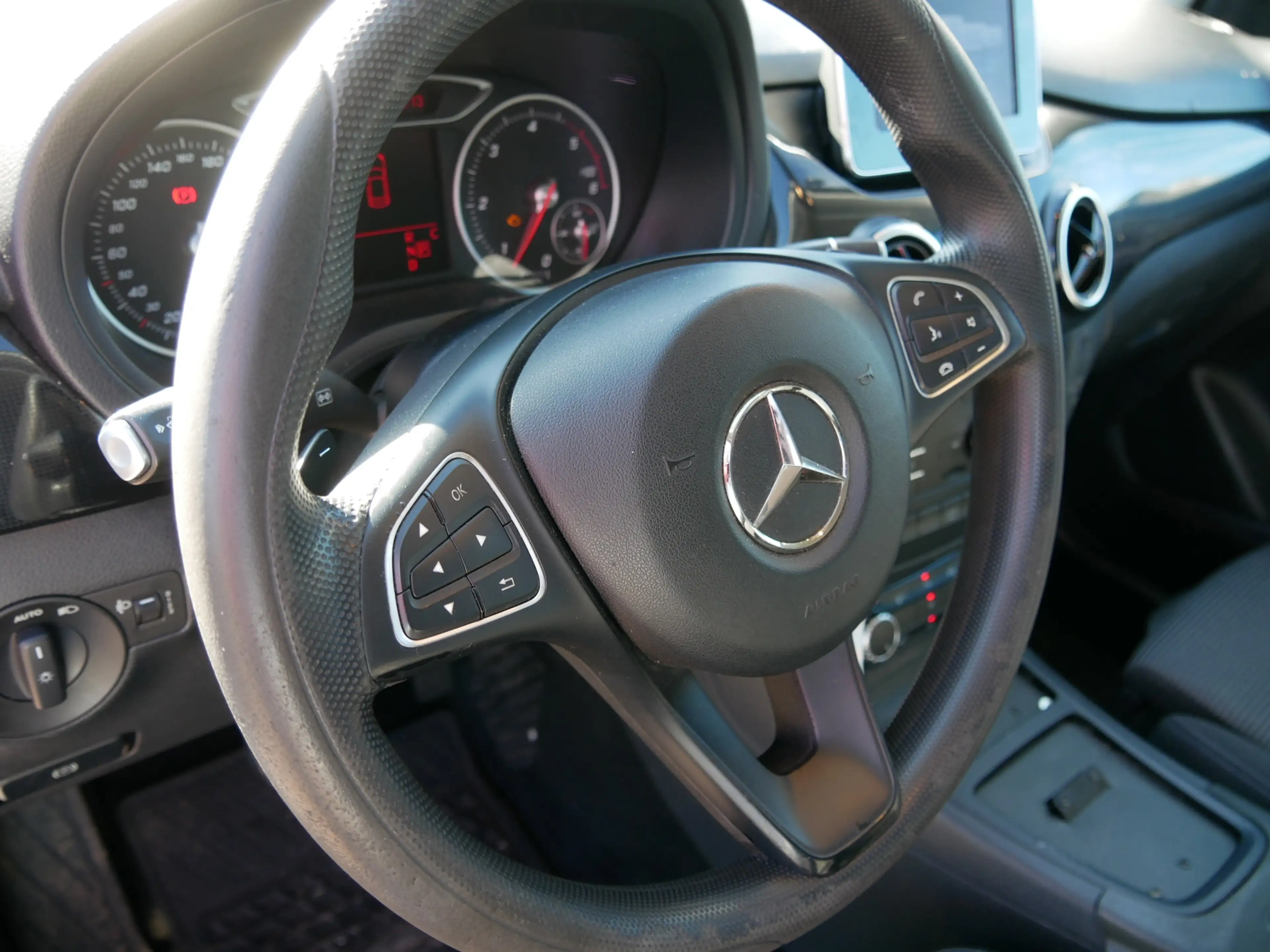Mercedes-Benz B 220 d Ambition AUT AC **EX POLICE MARGE CAR ** — photo 14