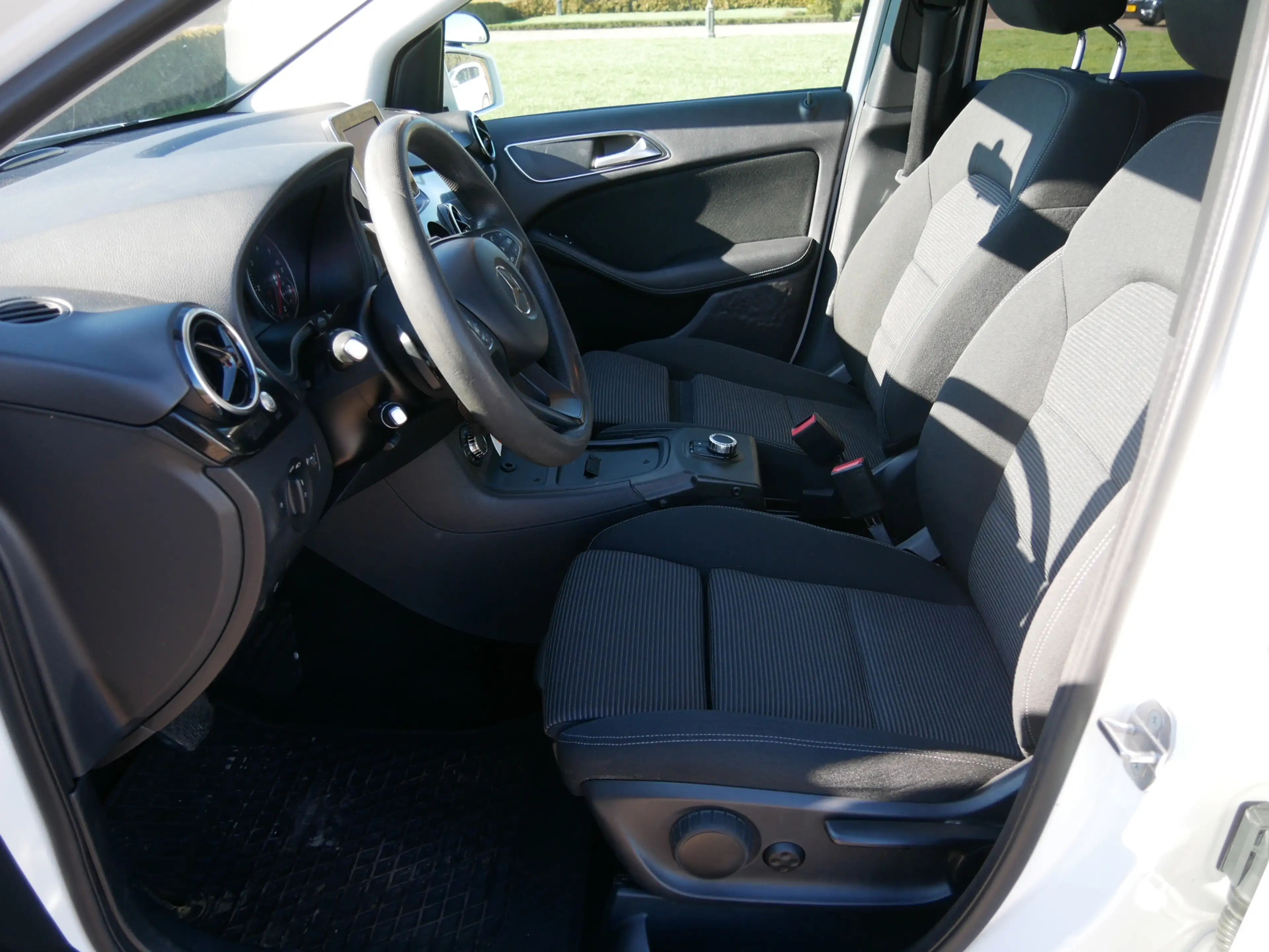 Mercedes-Benz B 220 d Ambition AUT AC **EX POLICE MARGE CAR ** — photo 13