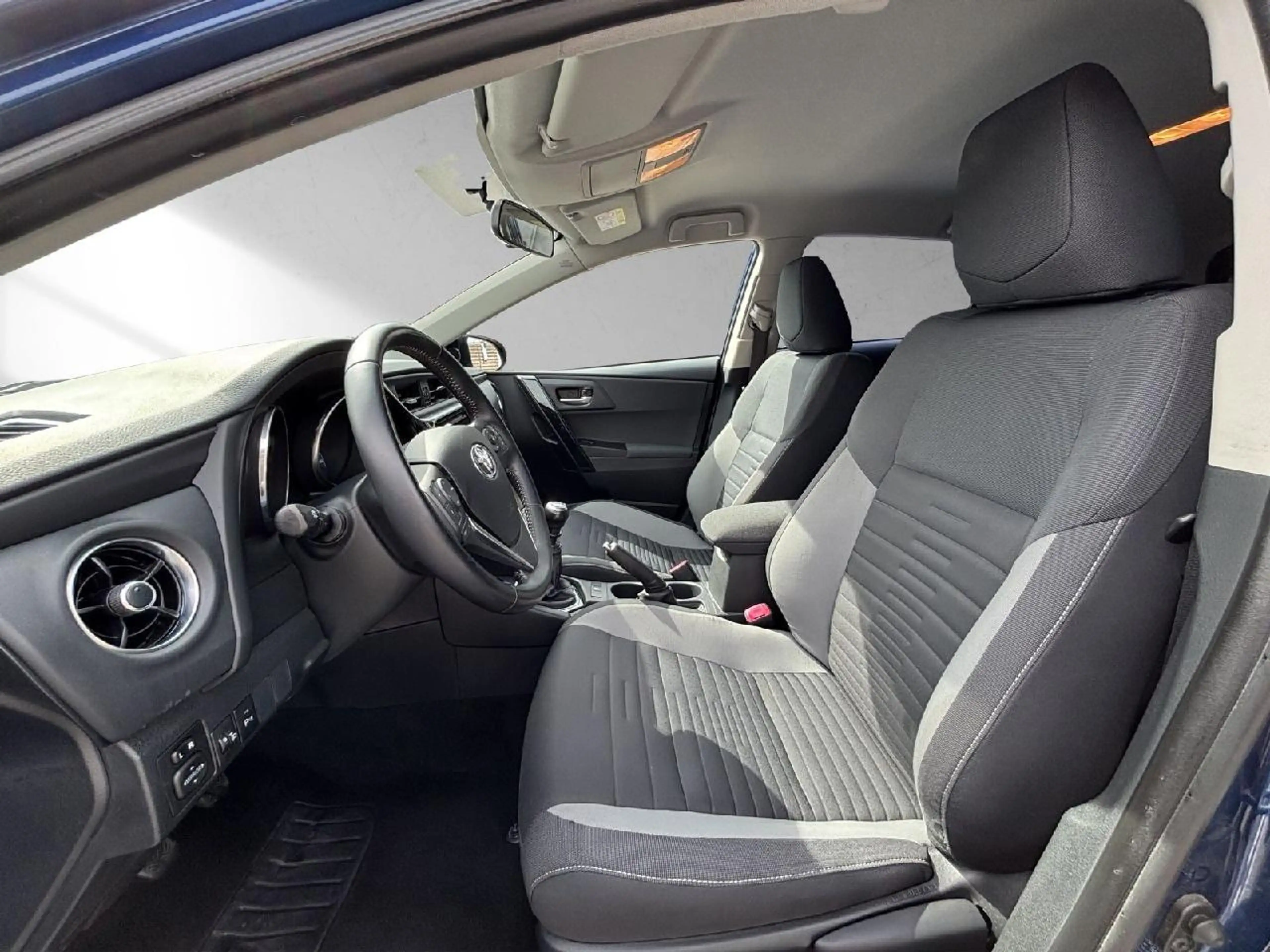 Toyota Auris Comfort — photo 13