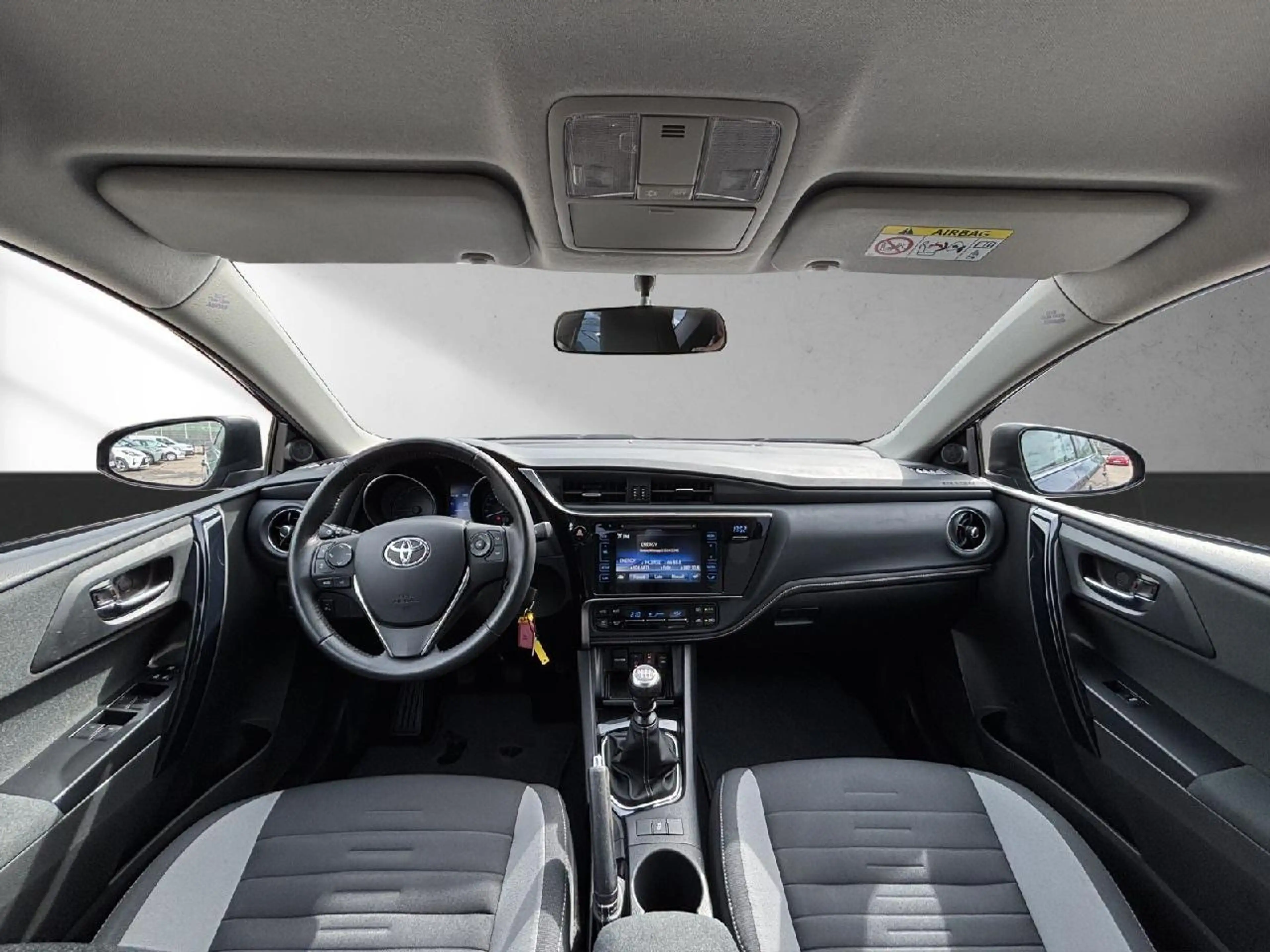 Toyota Auris Comfort — photo 9