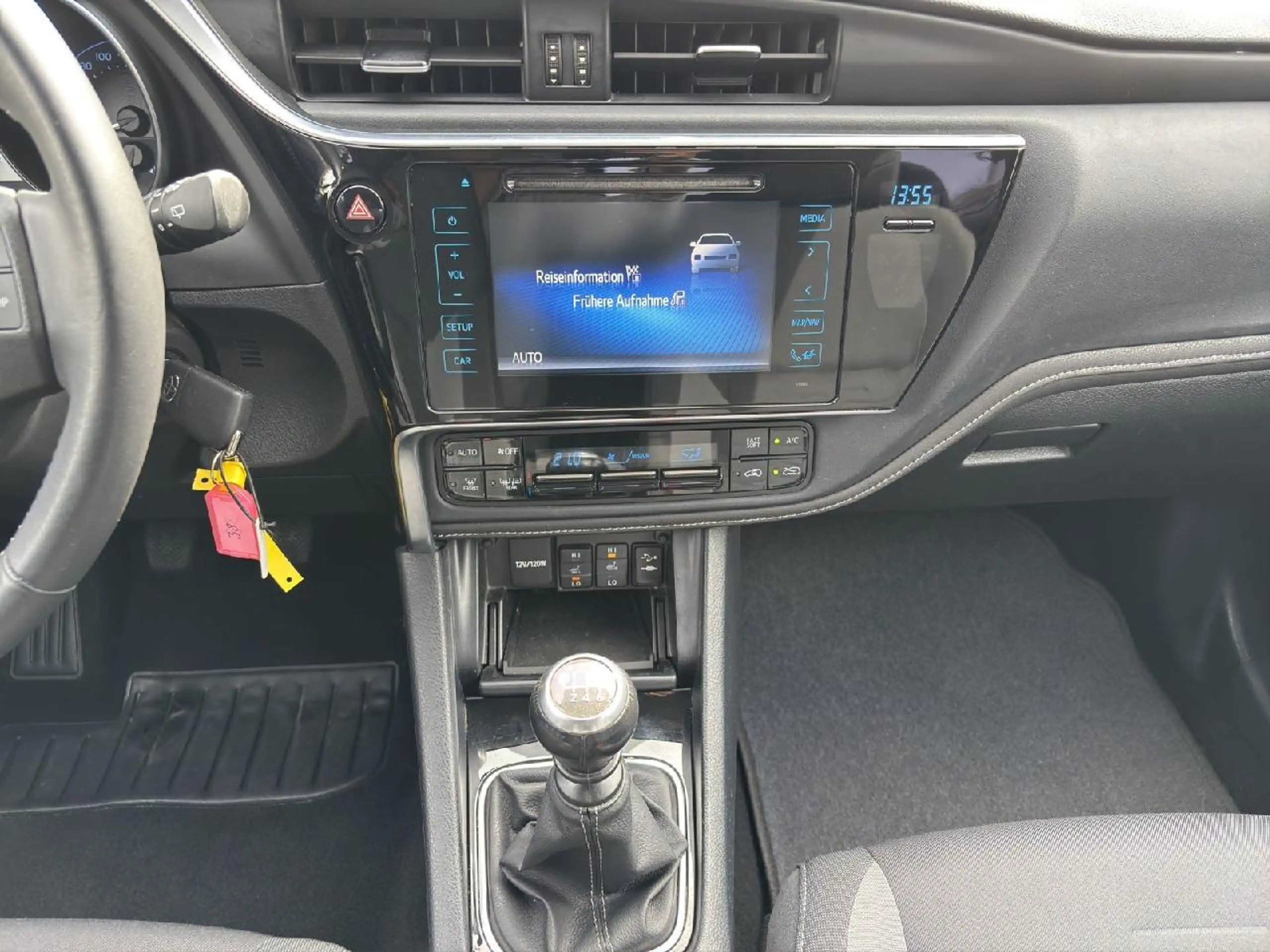 Toyota Auris Comfort — photo 15