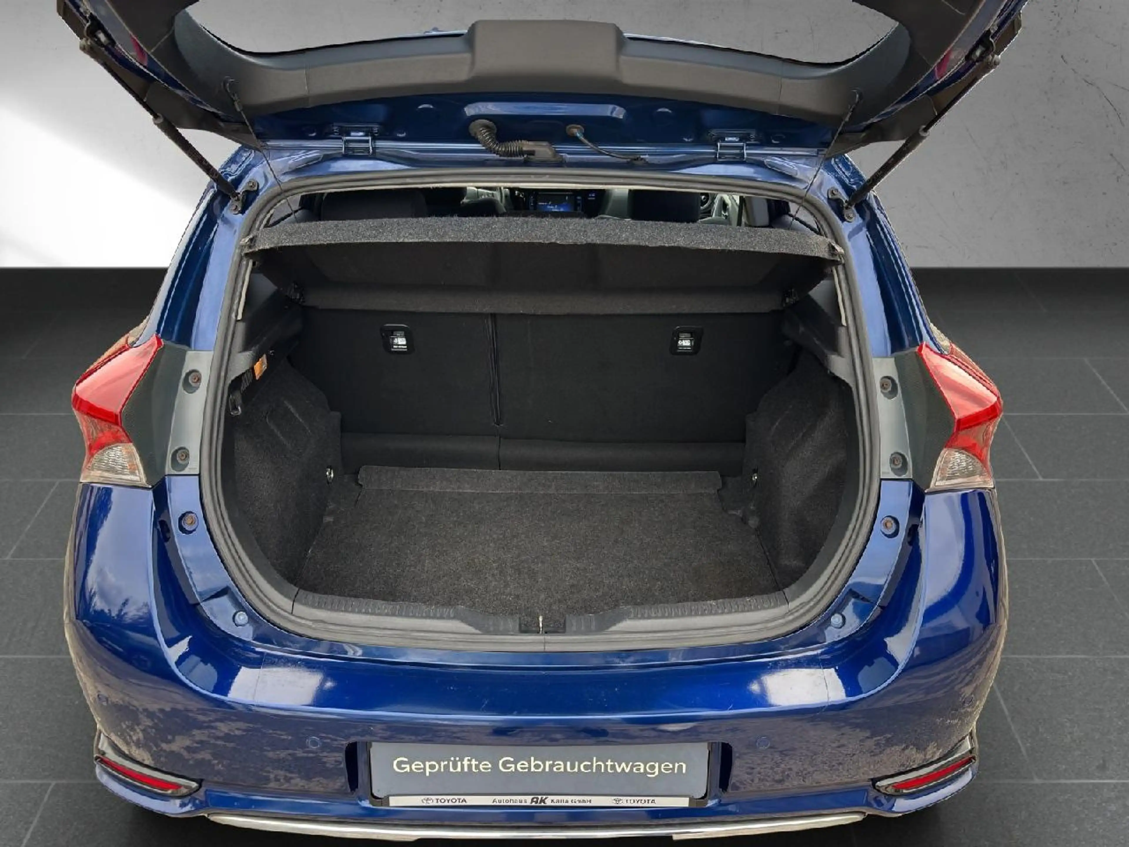 Toyota Auris Comfort — photo 11