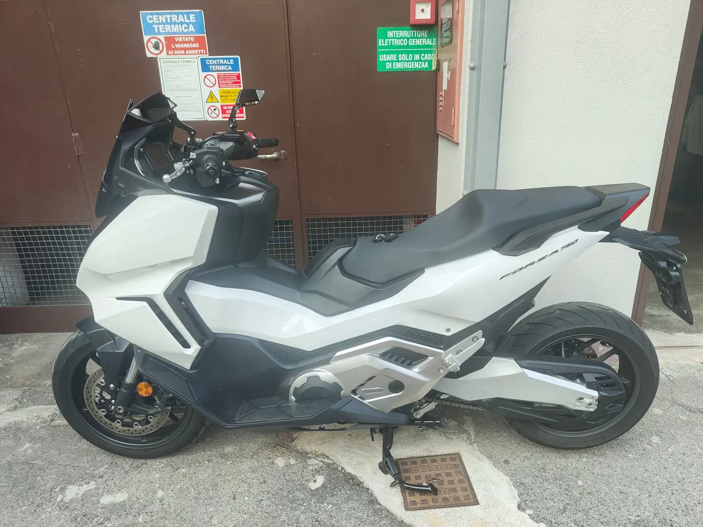 Honda Forza 750 Fehér - 2