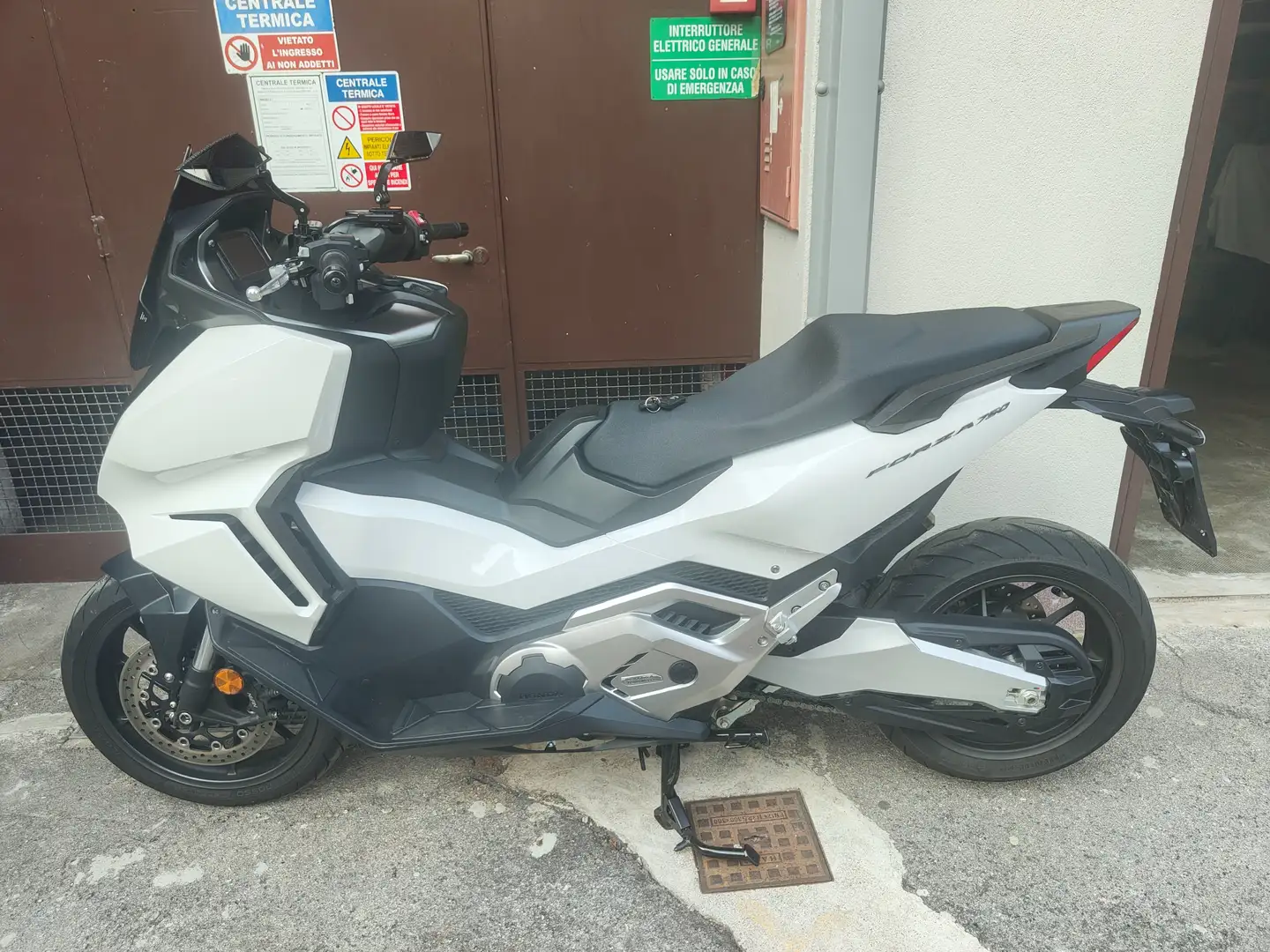 Honda Forza 750 Fehér - 1